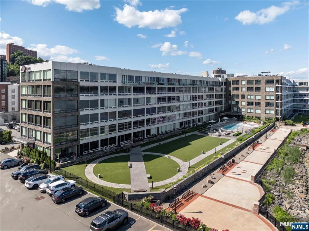 Edgewater, New Jersey, 07020, United States, 2 Bedrooms Bedrooms, ,2 BathroomsBathrooms,Residential,For Sale,1849063