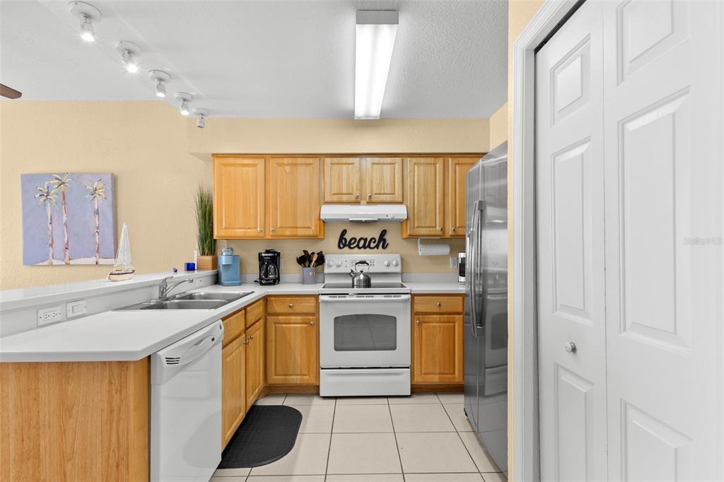 St Petersburg, Florida, 33708, United States, 2 Bedrooms Bedrooms, ,2 BathroomsBathrooms,Residential,For Sale,1950860