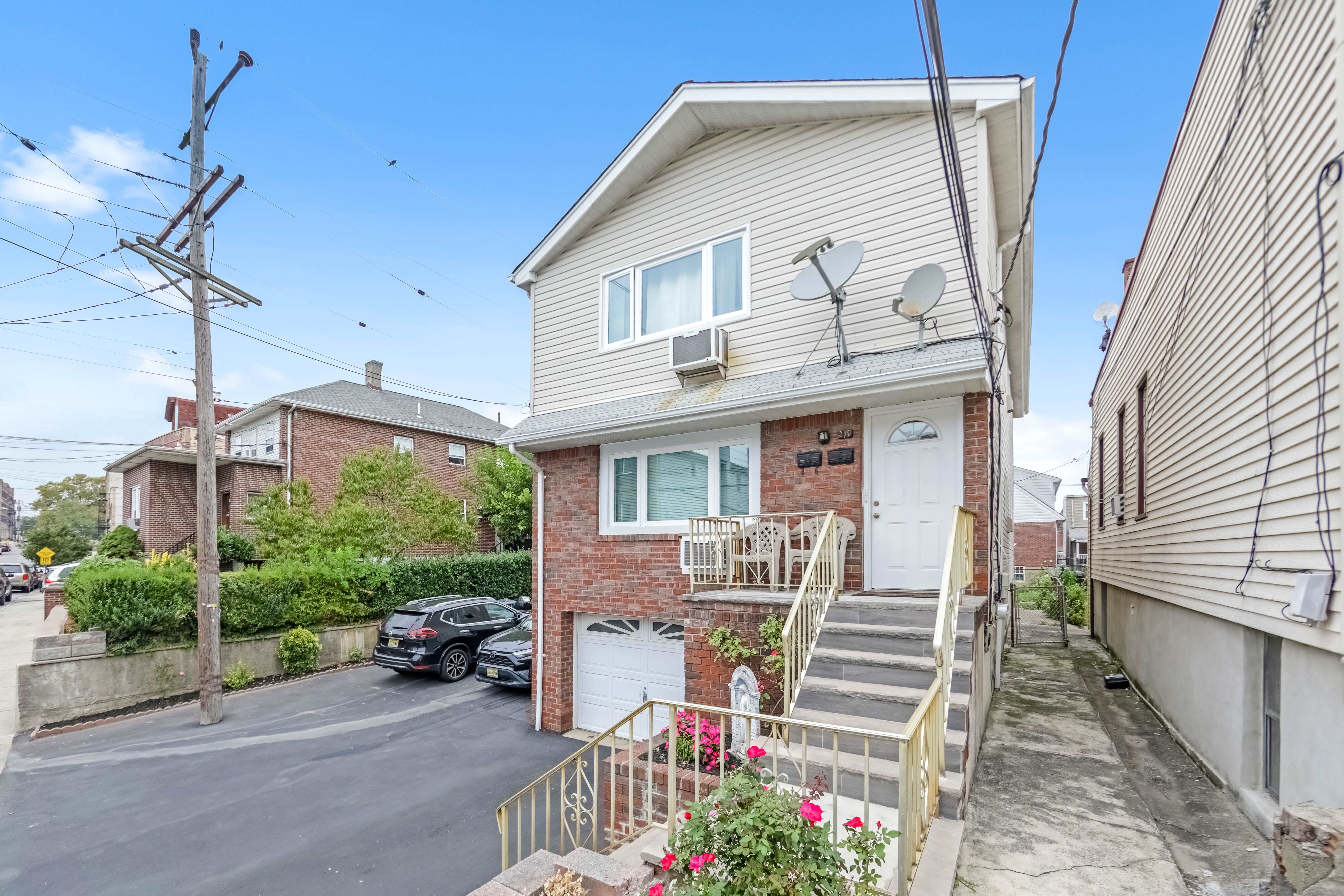 Cliffside Park, New Jersey, 07010, United States, 3 Bedrooms Bedrooms, ,1 BathroomBathrooms,Residential,For Sale,1982827