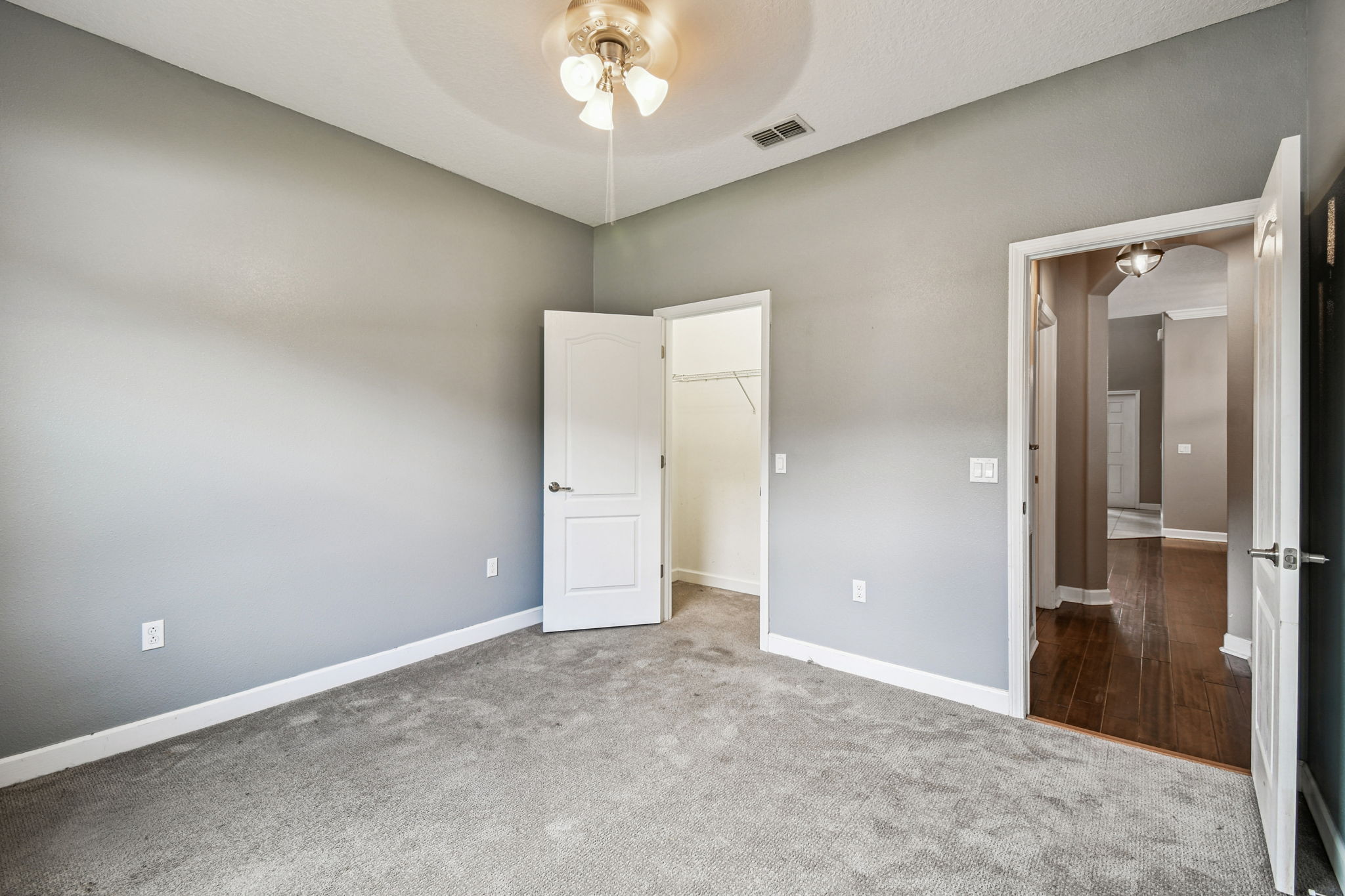 New Port Richey, Florida, 34655, United States, 6 Bedrooms Bedrooms, ,4 BathroomsBathrooms,Residential,For Sale,1980137