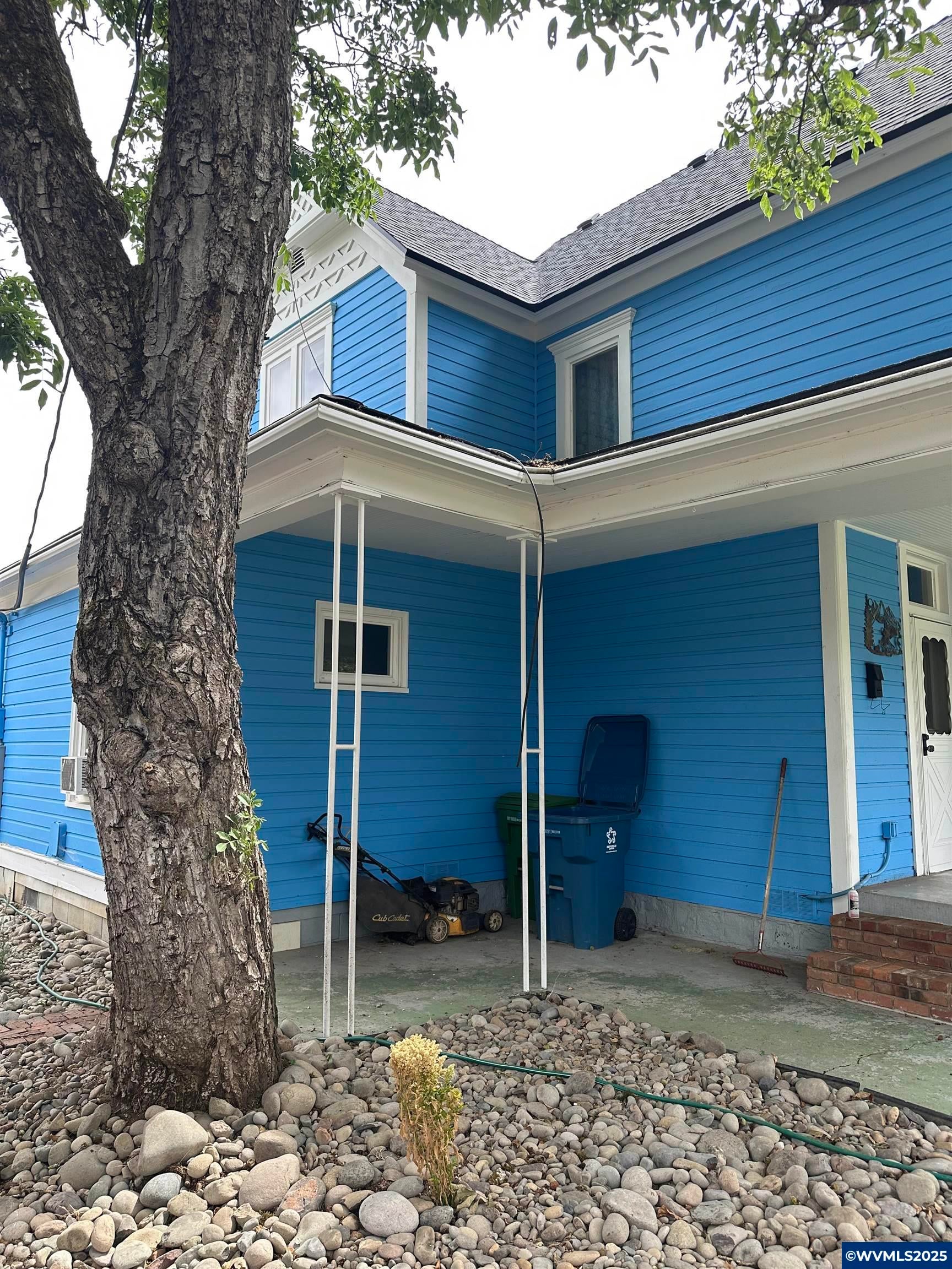 Silverton, Oregon, 97381, United States, 3 Bedrooms Bedrooms, ,2 BathroomsBathrooms,Residential,For Sale,1941642