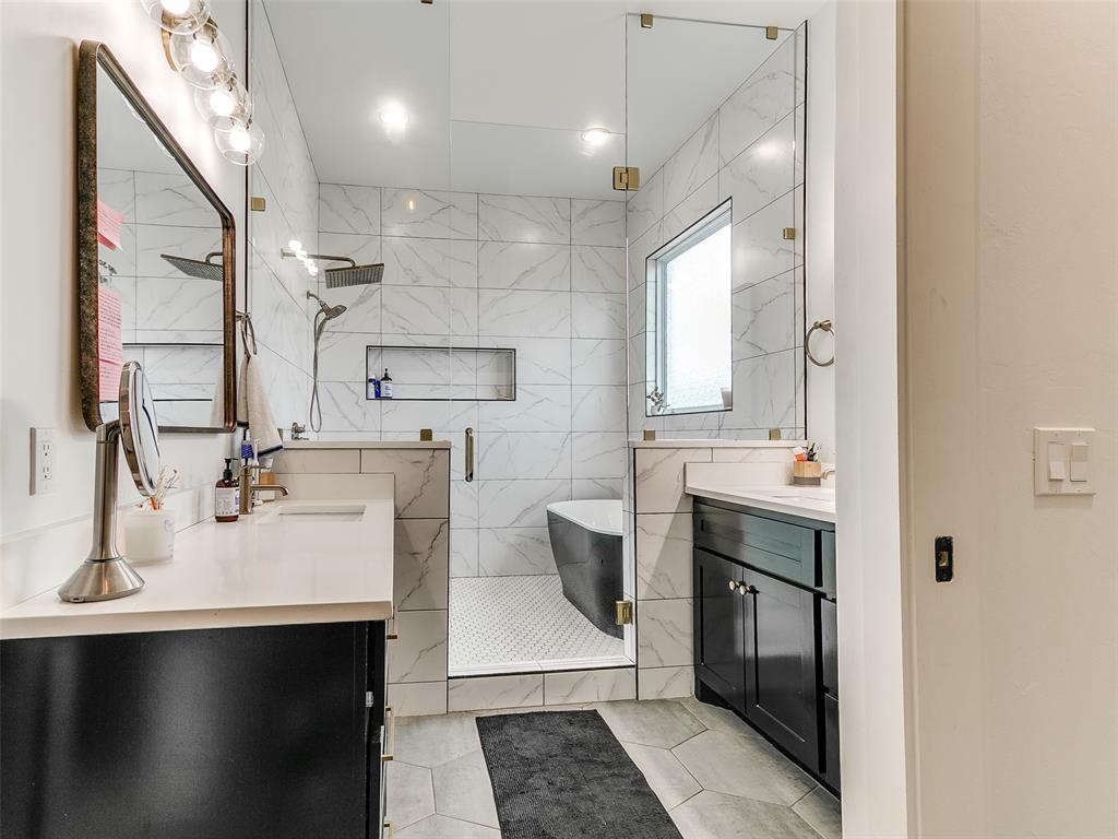 Piedmont, Oklahoma, 73078, United States, 4 Bedrooms Bedrooms, ,6 BathroomsBathrooms,Residential,For Sale,1974155