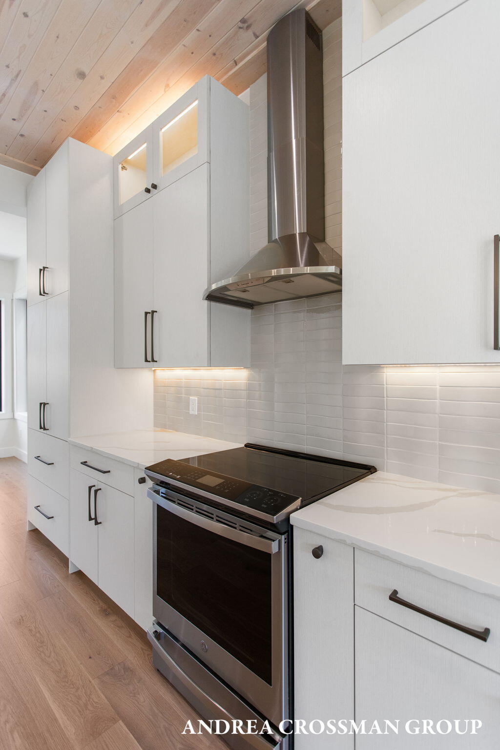 South Haven, Michigan, 49090, United States, 3 Bedrooms Bedrooms, ,3 BathroomsBathrooms,Residential,For Sale,1987512