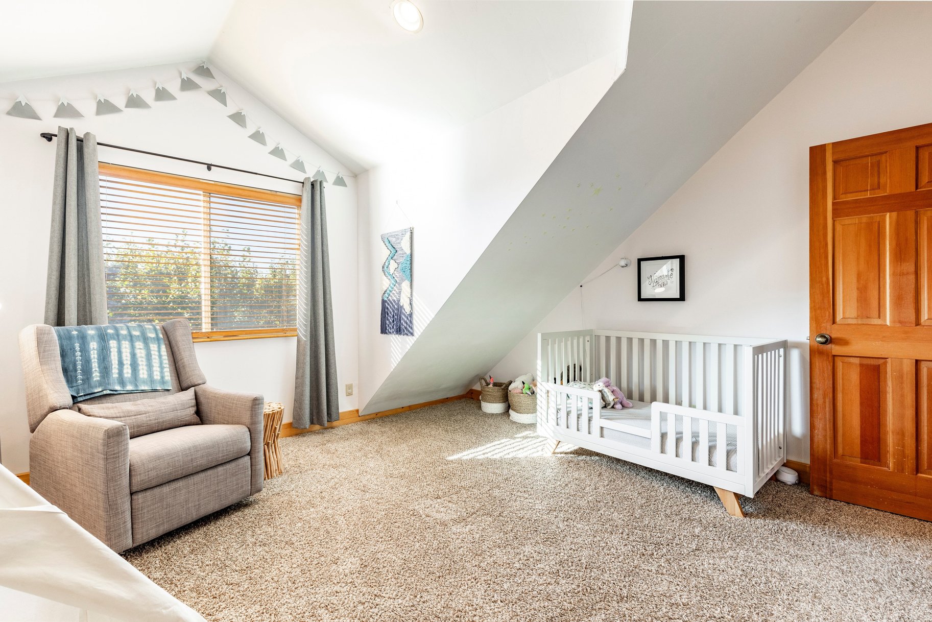  Easy Mountain Living, Made for Real Life: Log Warmth, Mountain Views, Flat Lot - 物件實景