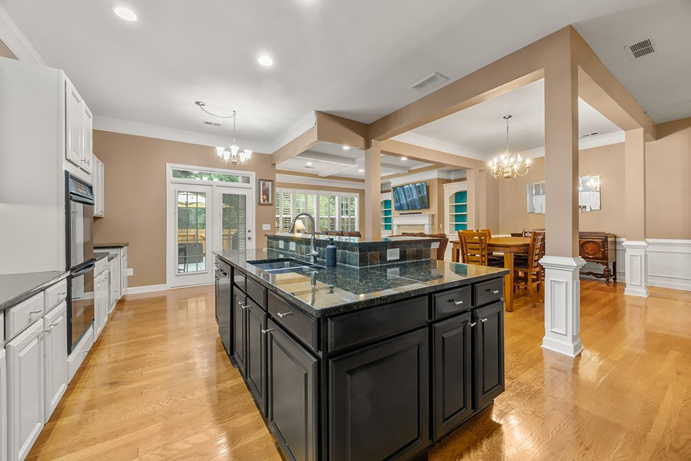  Turnkey Living in Gated Townhome Community - 物件實景