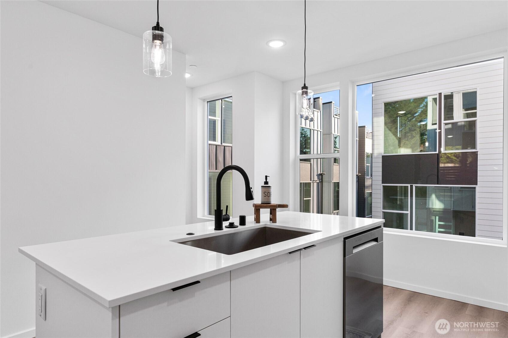 SEATTLE, Washington, 98125, United States, 3 Bedrooms Bedrooms, ,3 BathroomsBathrooms,Residential,For Sale,1995675