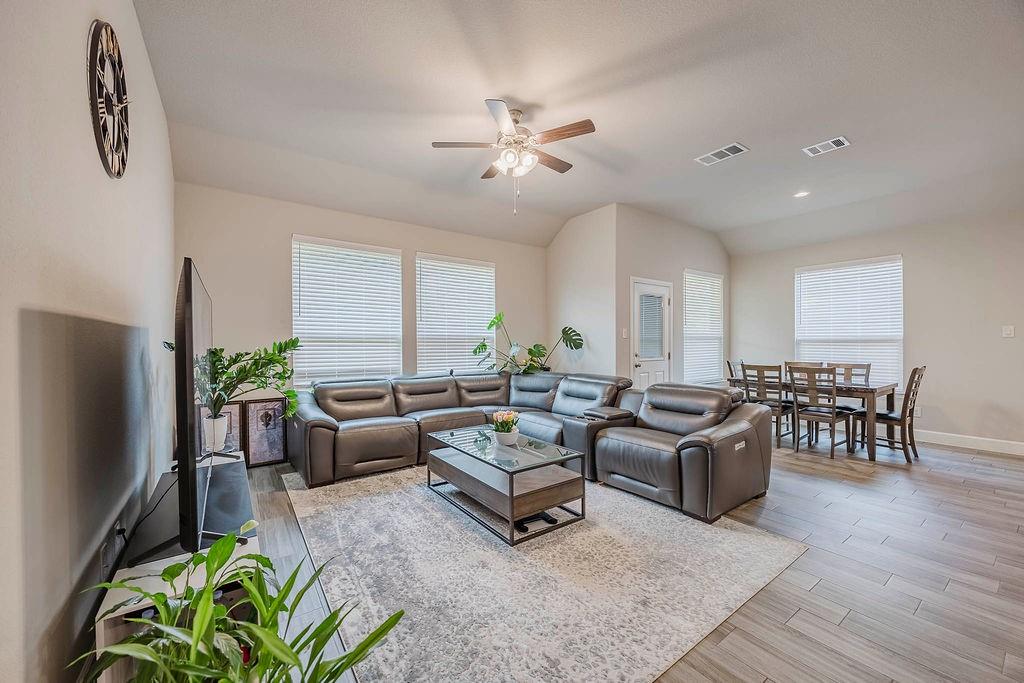Hickory Creek, Texas, 75065, United States, 5 Bedrooms Bedrooms, ,4 BathroomsBathrooms,Residential,For Sale,1923307