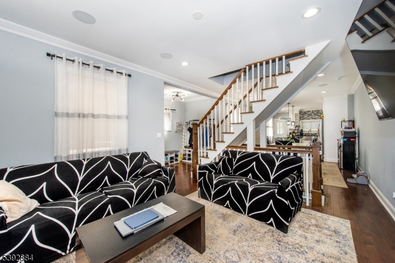 Belleville Twp., New Jersey, 07109, United States, 8 Bedrooms Bedrooms, ,3 BathroomsBathrooms,Residential,For Sale,1989037