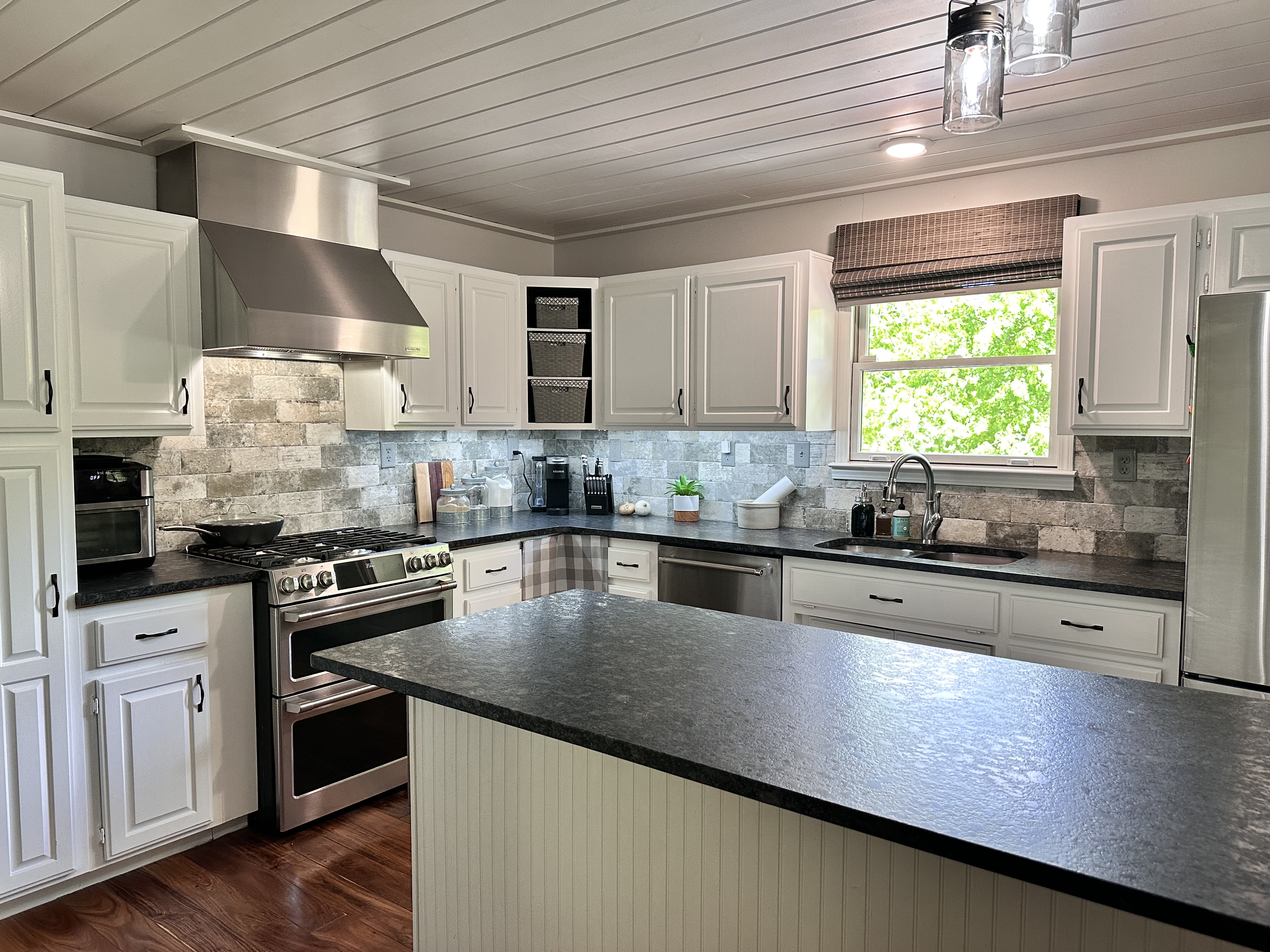 Shepherdsville, Kentucky, 40165, United States, 3 Bedrooms Bedrooms, ,2 BathroomsBathrooms,Residential,For Sale,1944660