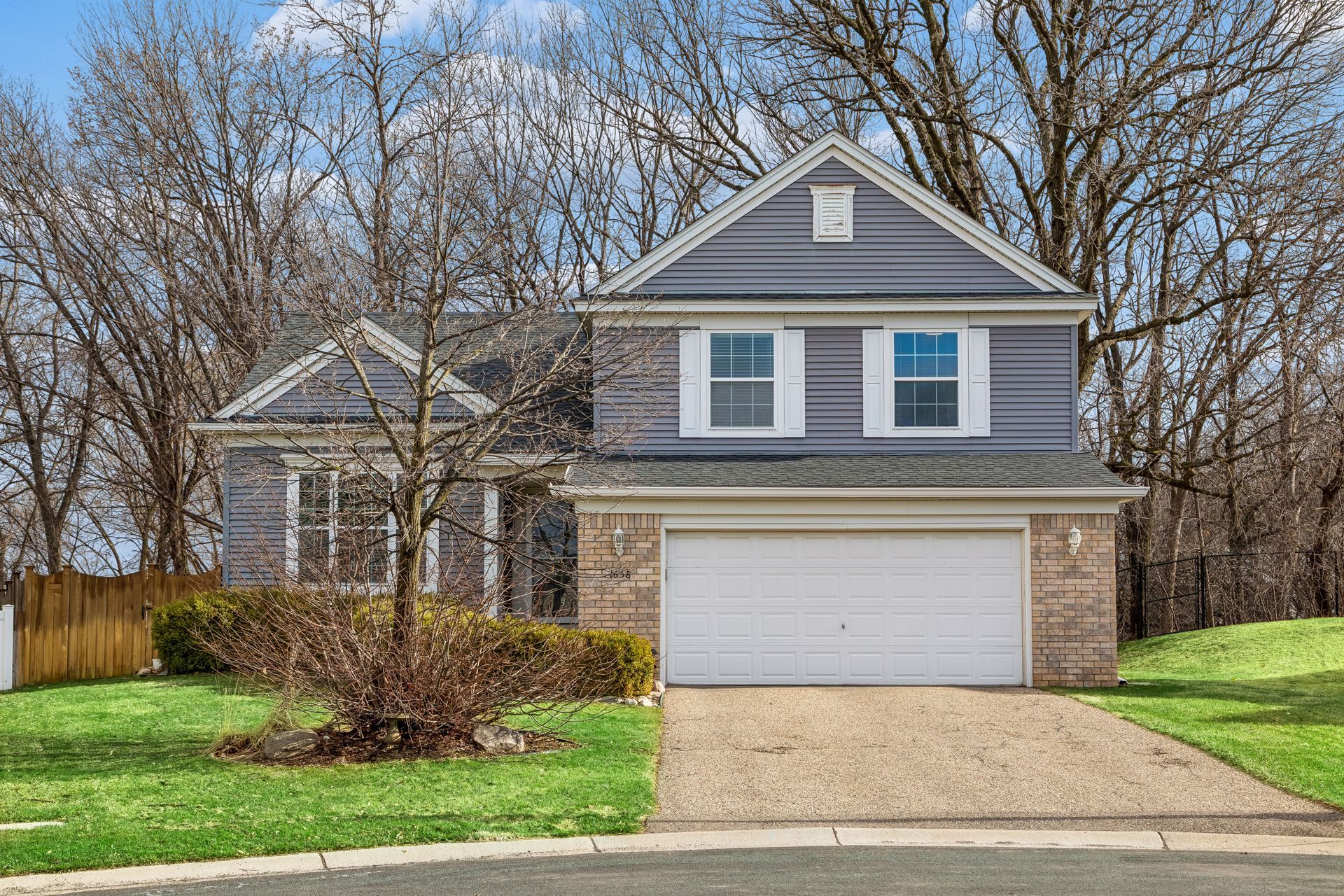  Cul-de-Sac Living with Over an Acre of Land - 物件實景