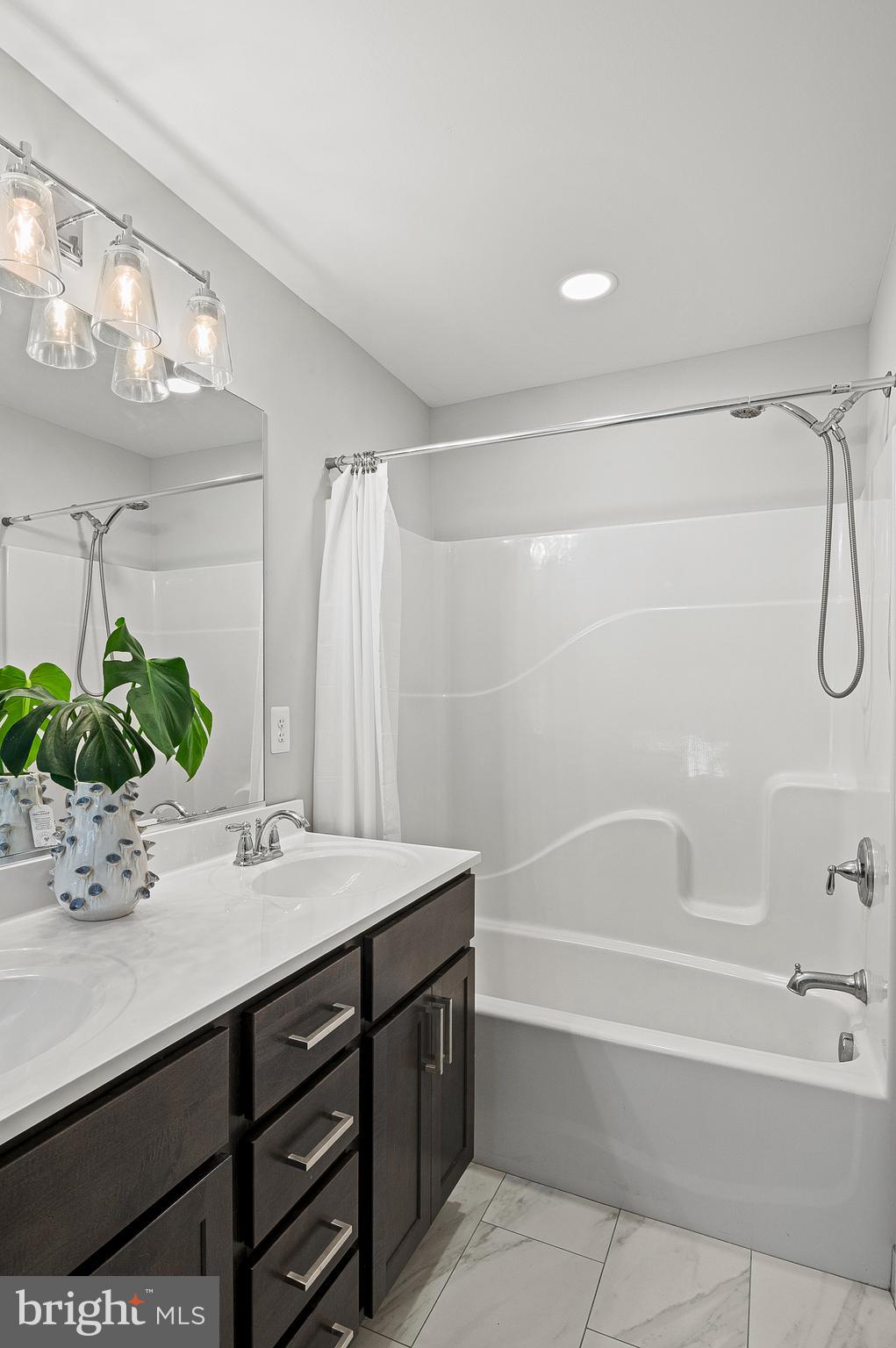 Edgewater, Maryland, 21037, United States, 5 Bedrooms Bedrooms, ,3 BathroomsBathrooms,Residential,For Sale,1895020