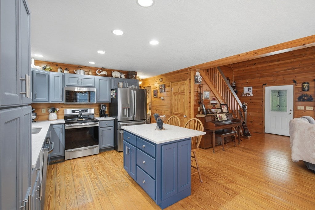 Ellijay, Georgia, 30540, United States, 3 Bedrooms Bedrooms, ,3 BathroomsBathrooms,Residential,For Sale,2034998