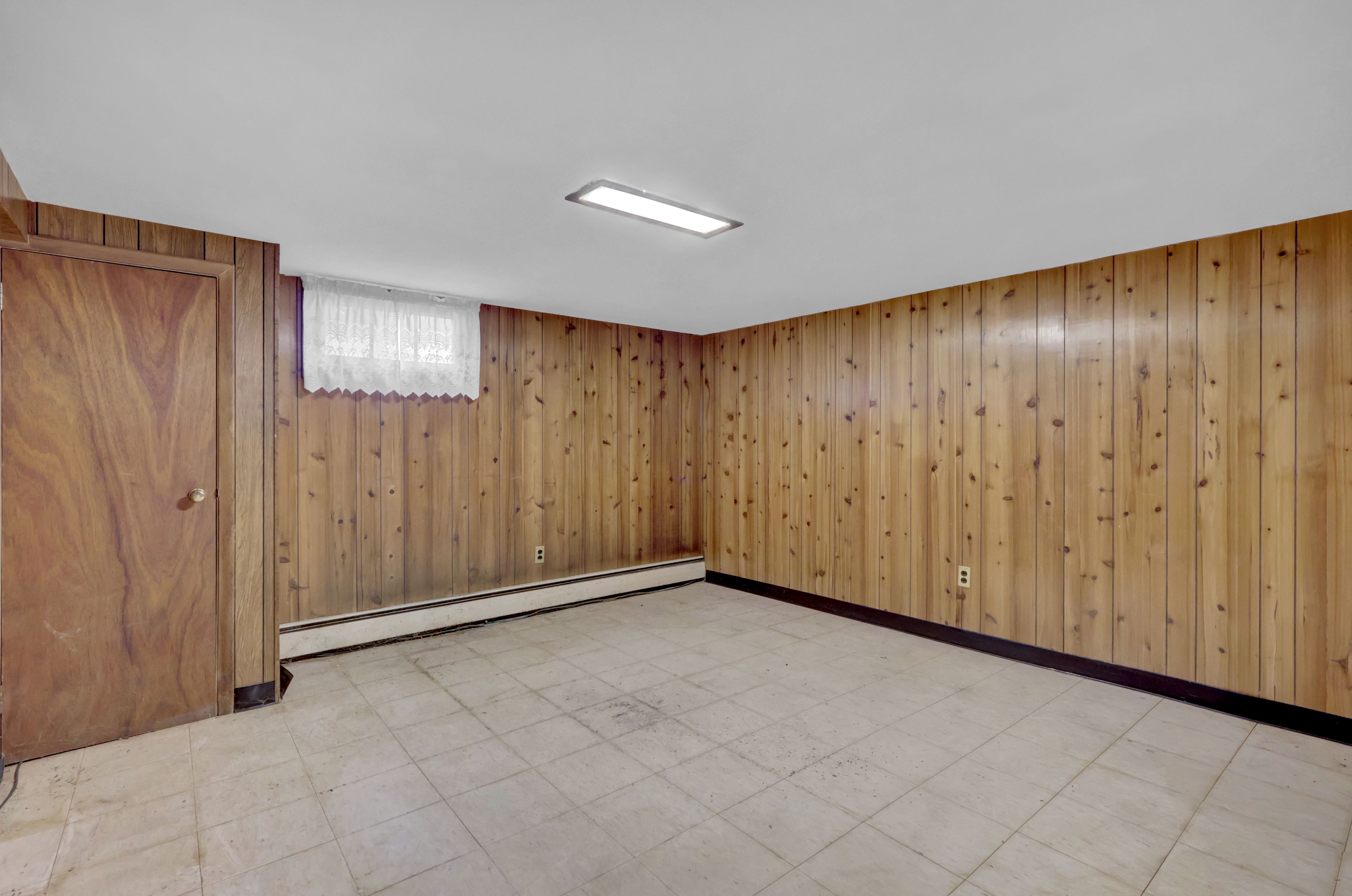 West Babylon, New York, 11704, United States, 4 Bedrooms Bedrooms, ,2 BathroomsBathrooms,Residential,For Sale,2010725