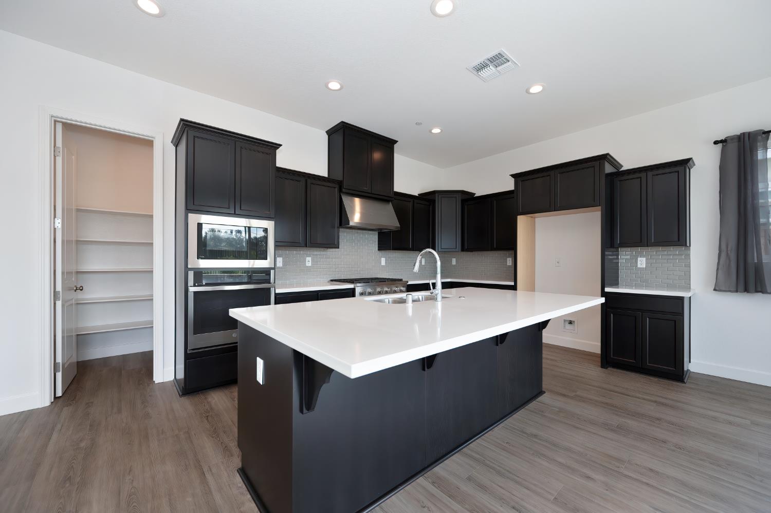 Roseville, California, 95747, United States, 4 Bedrooms Bedrooms, ,4 BathroomsBathrooms,Residential,For Sale,1992933