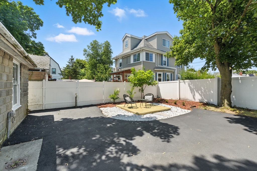 Lynn, Massachusetts, 01902, United States, 5 Bedrooms Bedrooms, ,3 BathroomsBathrooms,Residential,For Sale,1937359