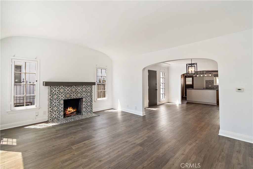 Los Angeles, California, 90019, United States, ,Residential,For Sale,1983742