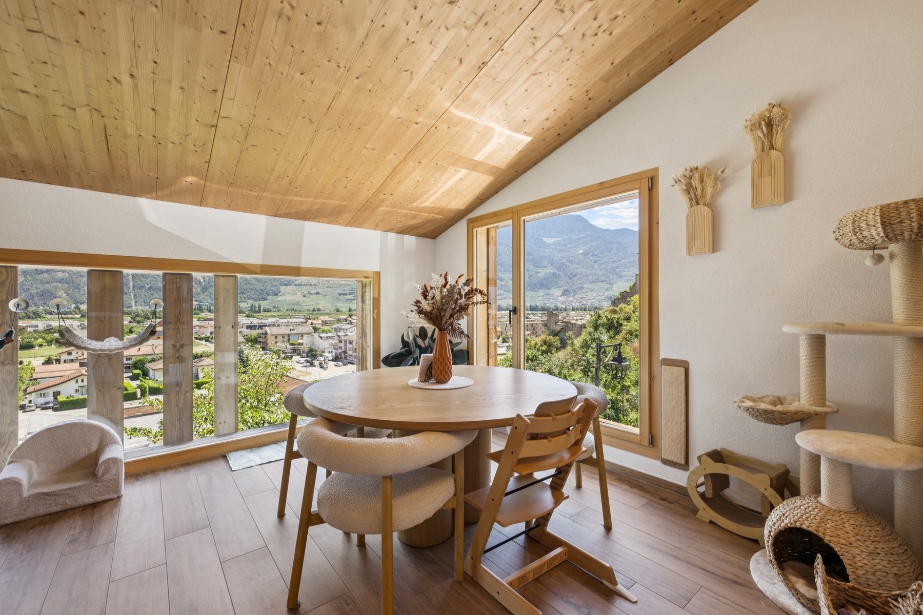  Exceptional triplex apartment in the heart of Saillon