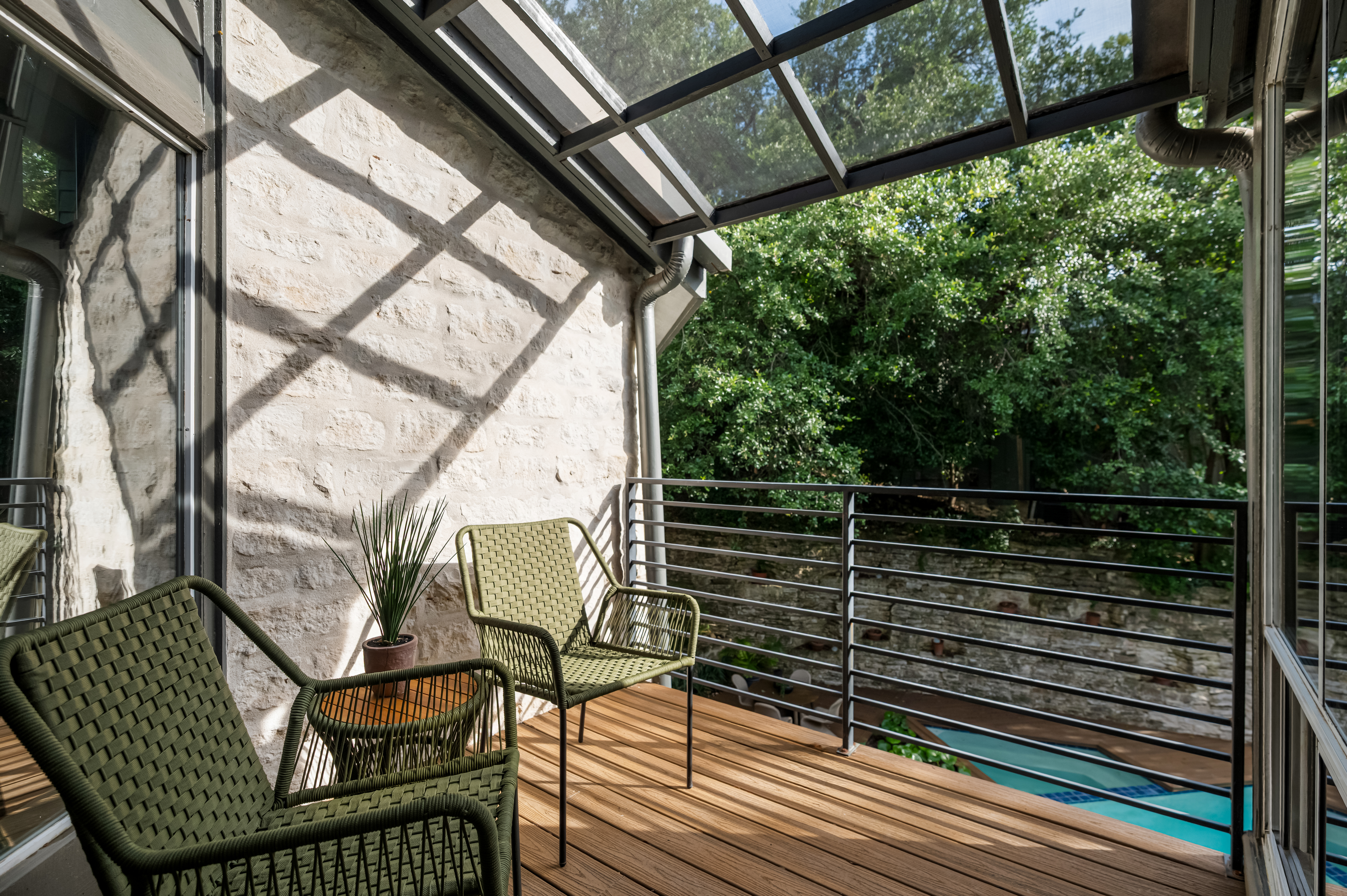  Tarrytown Home with Personality, Privacy, and a Pool - 物件實景