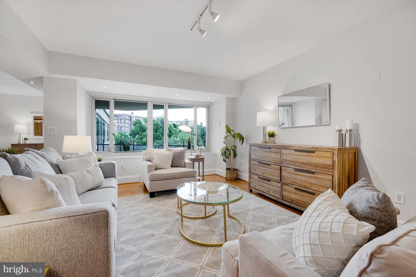 Washington, District of Columbia, 20016, United States, 3 Bedrooms Bedrooms, ,3 BathroomsBathrooms,Residential,For Sale,1895672