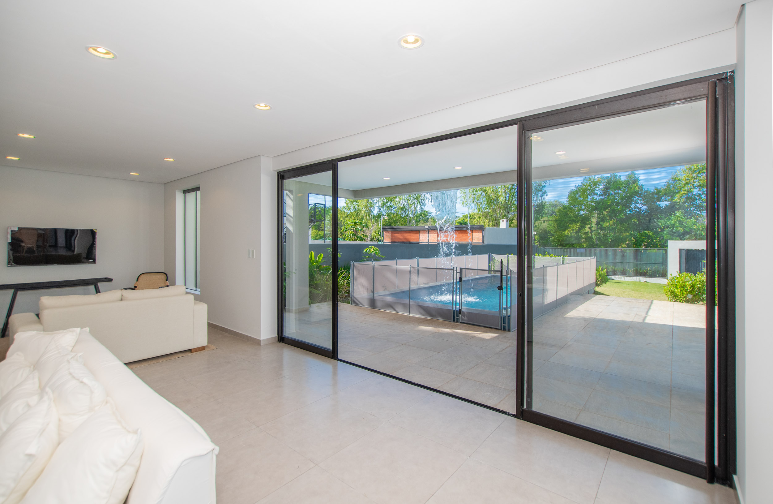  Elegant Brand-New Residence in San Bernardino - 物件實景