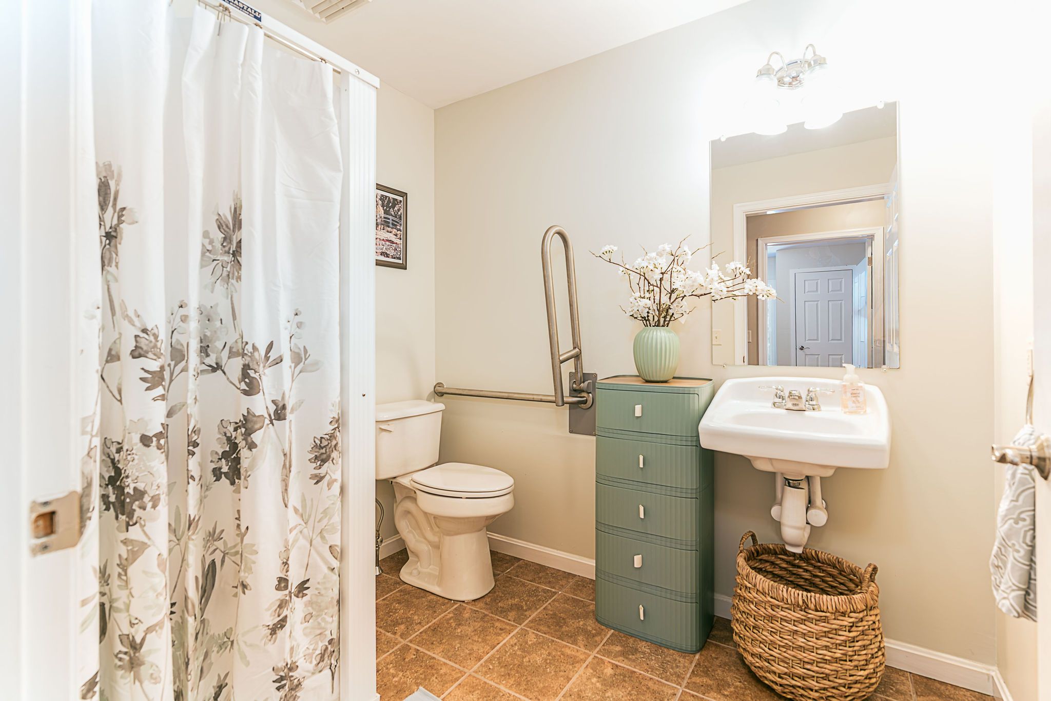  1107 Pontiac Avenue, Cranston, RI, 02921 - 物件實景