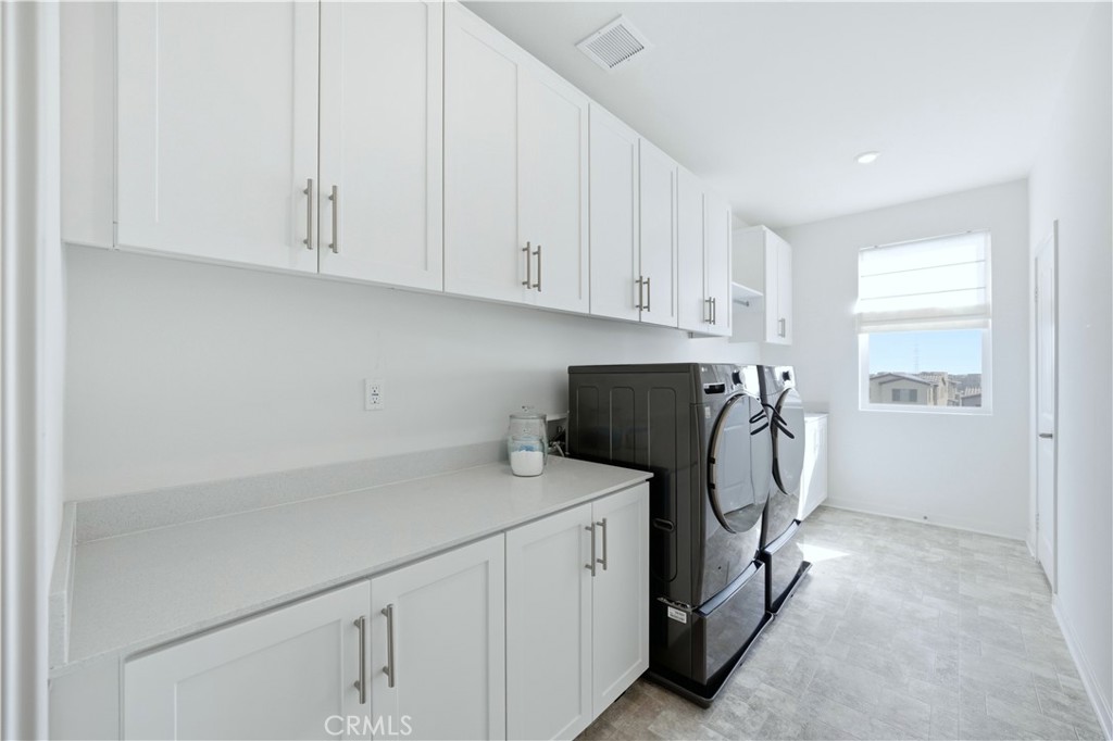 Fontana, California, 92336, United States, 4 Bedrooms Bedrooms, ,3 BathroomsBathrooms,Residential,For Sale,1995371