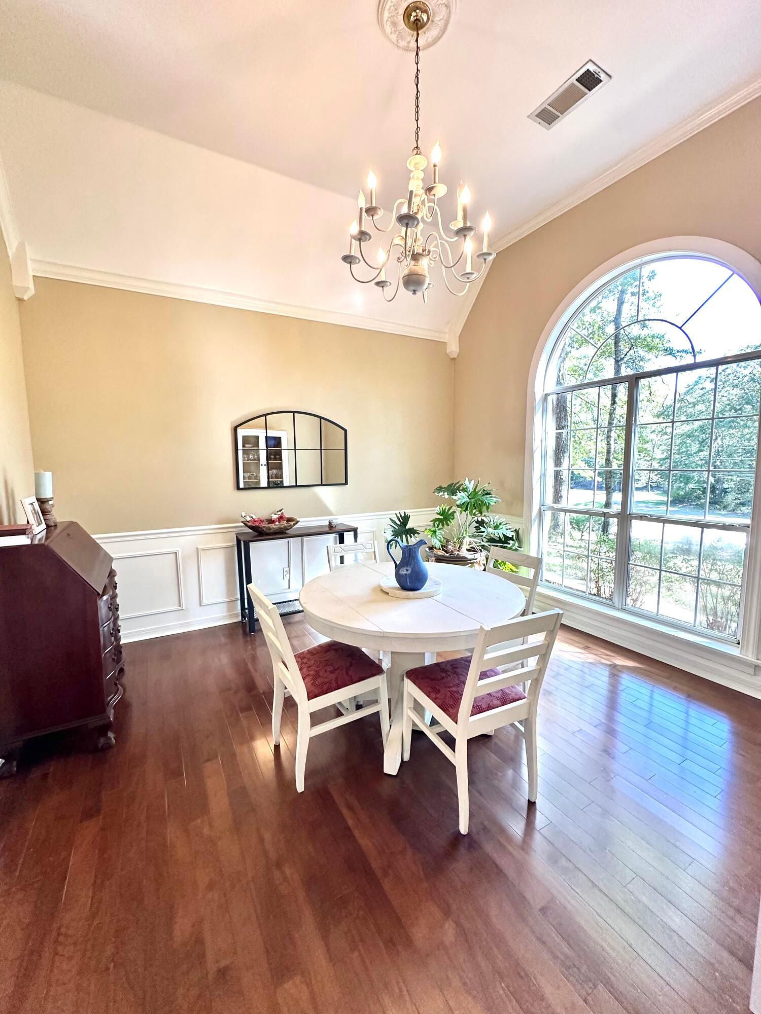 Tupelo, Mississippi, 38804, United States, 4 Bedrooms Bedrooms, ,4 BathroomsBathrooms,Residential,For Sale,1961666