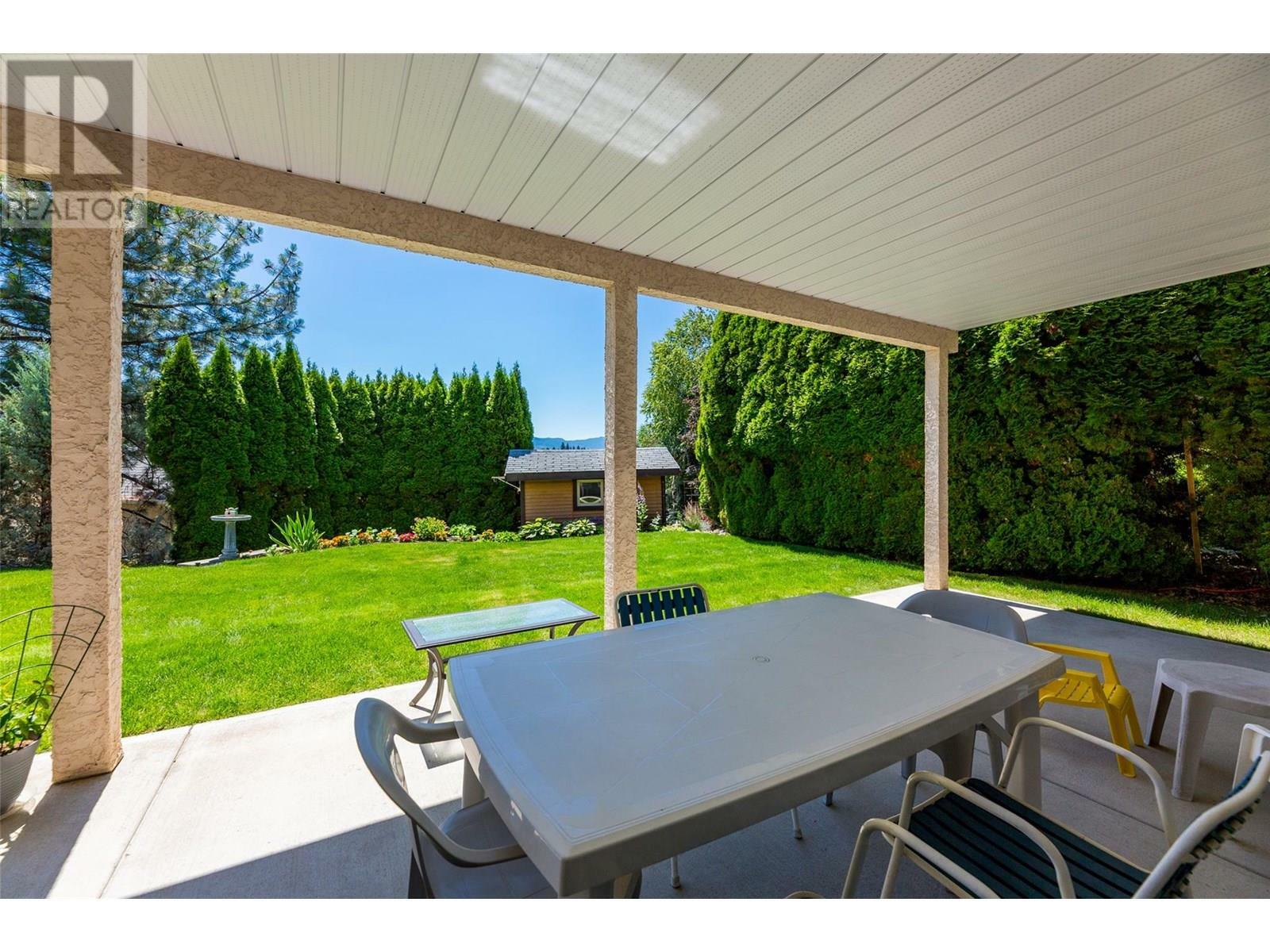KELOWNA, British Columbia, V1V 1W2, CA, 4 Bedrooms Bedrooms, ,3 BathroomsBathrooms,Residential,For Sale,1882323