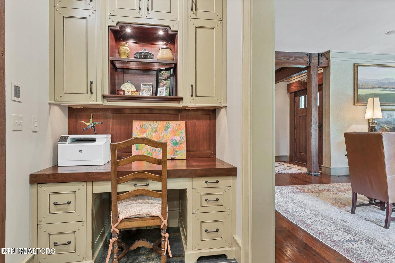 Louisville, Tennessee, 37777, United States, 3 Bedrooms Bedrooms, ,4 BathroomsBathrooms,Residential,For Sale,1821192