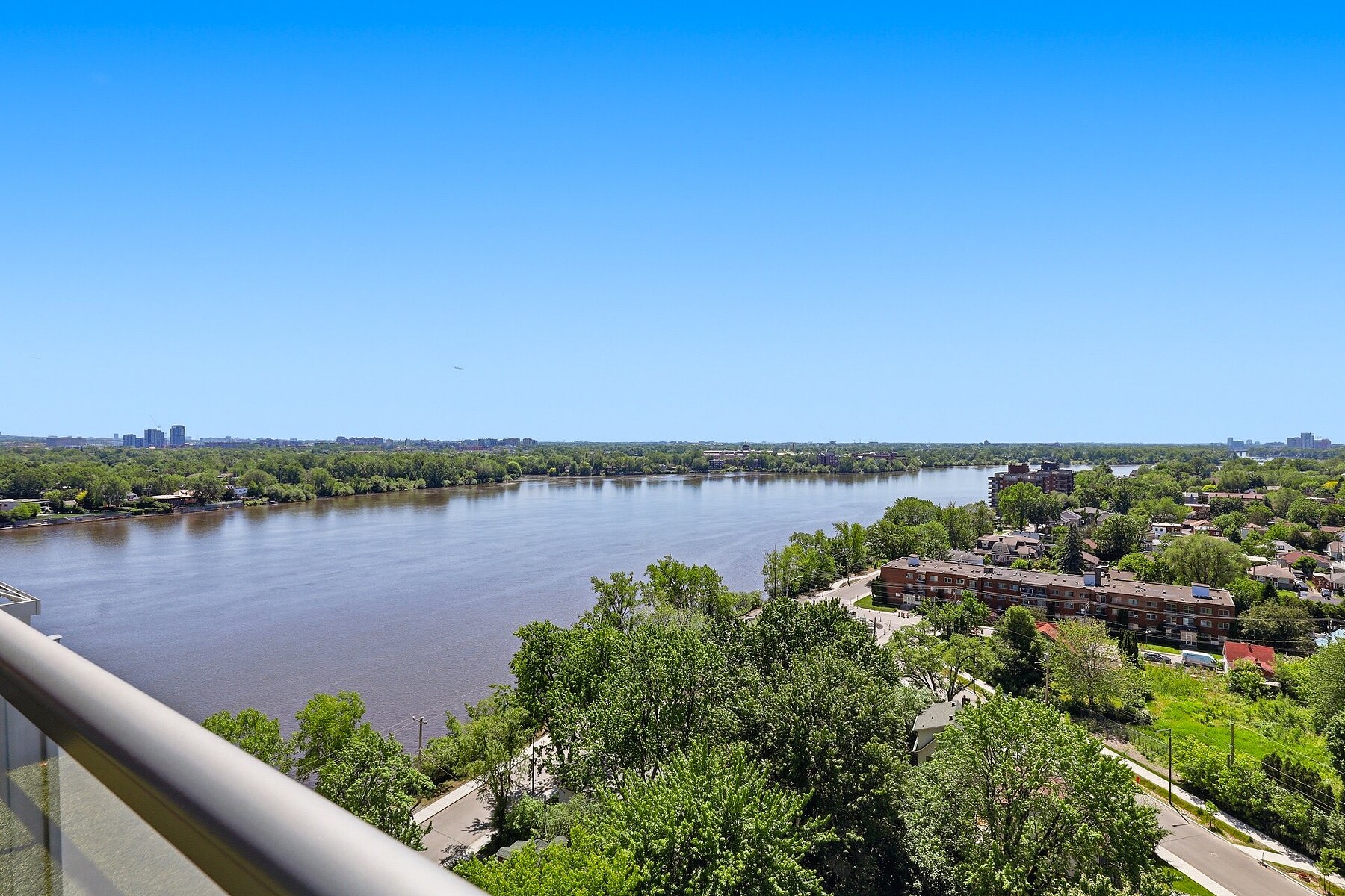 Pont-Viau, Laval - 物件實景