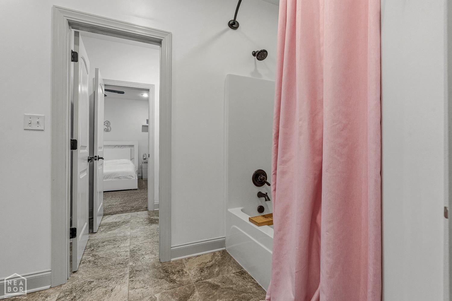 Jonesboro, Arkansas, 72404, United States, 4 Bedrooms Bedrooms, ,4 BathroomsBathrooms,Residential,For Sale,2031922