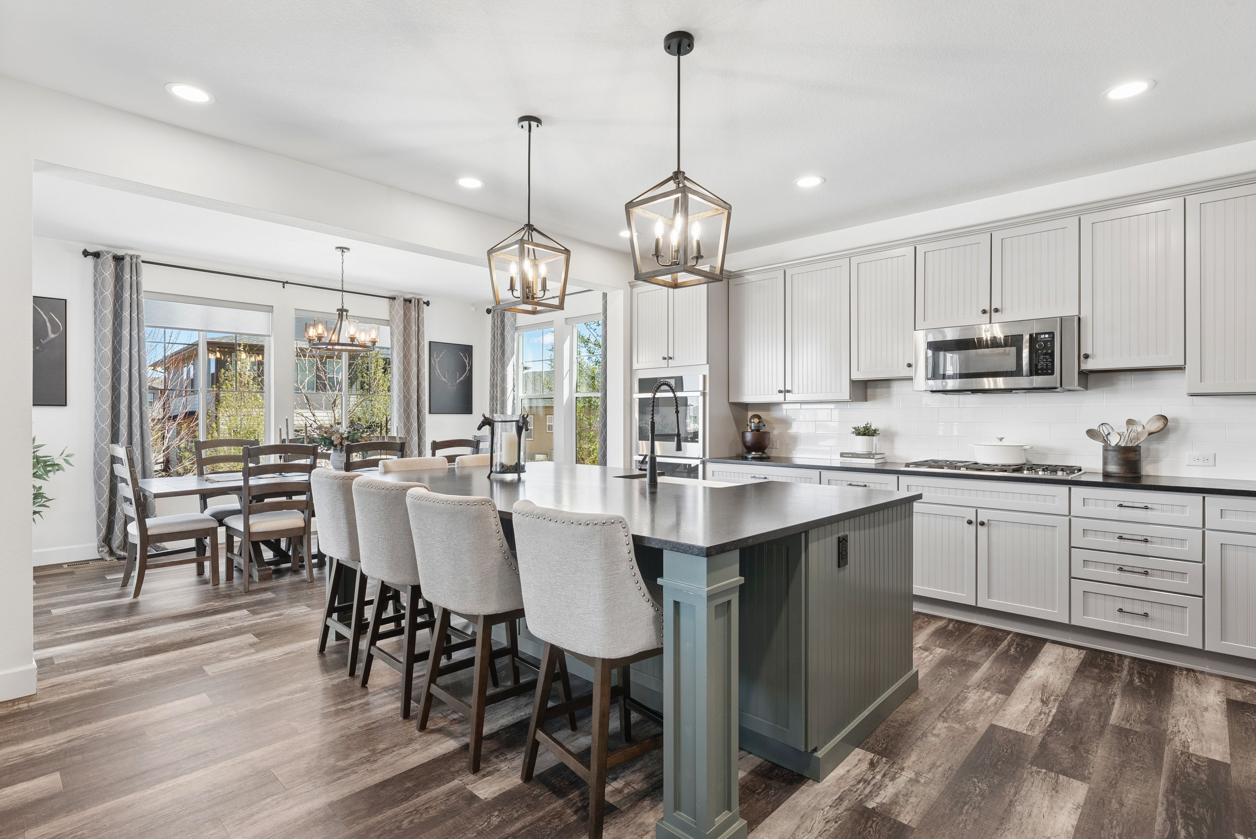  Newer construction, thoughtful design, and beautifully scaled spaces - 物件實景