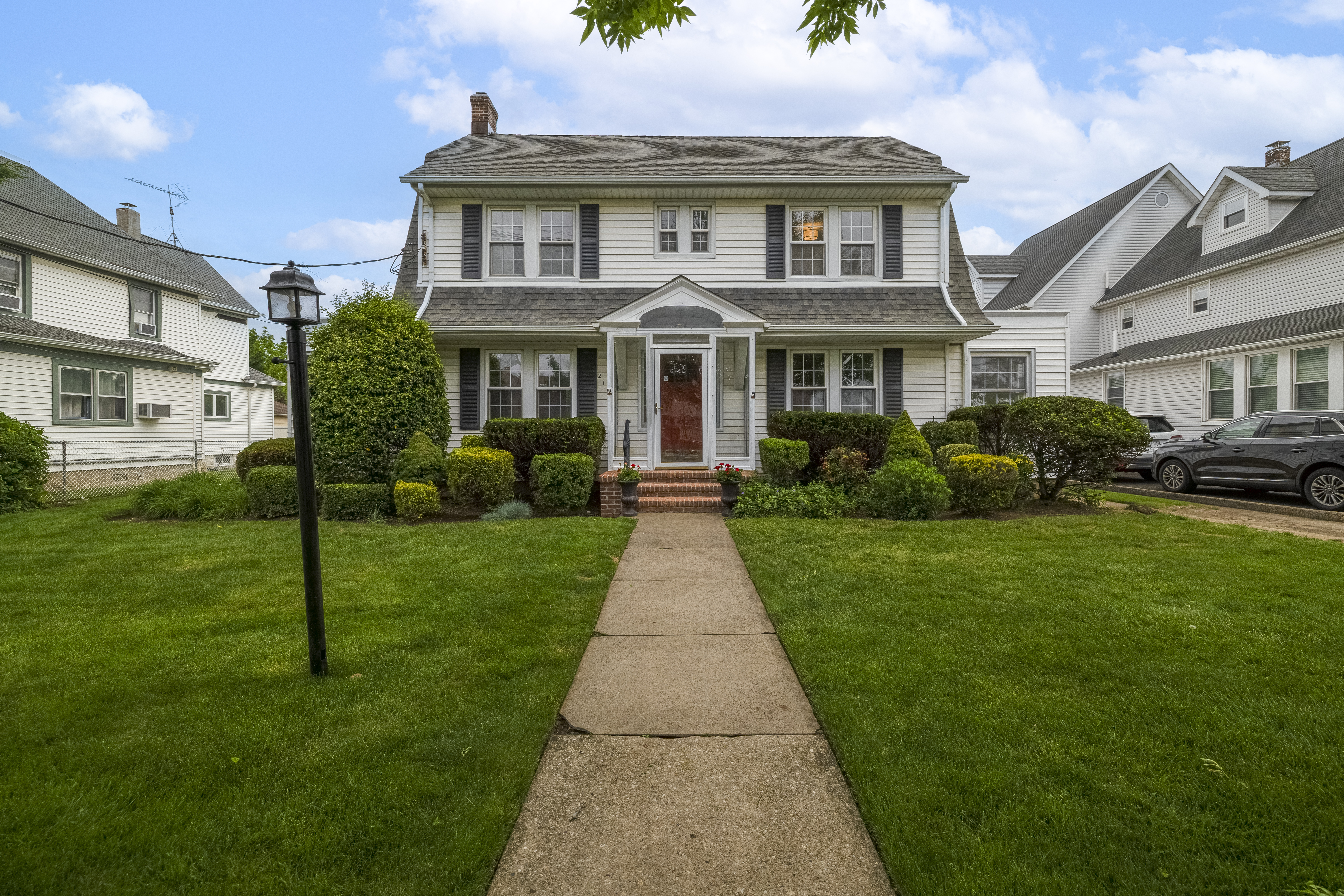  215 Lakeview Avenue, Rockville Centre, NY, 11570 - 物件實景