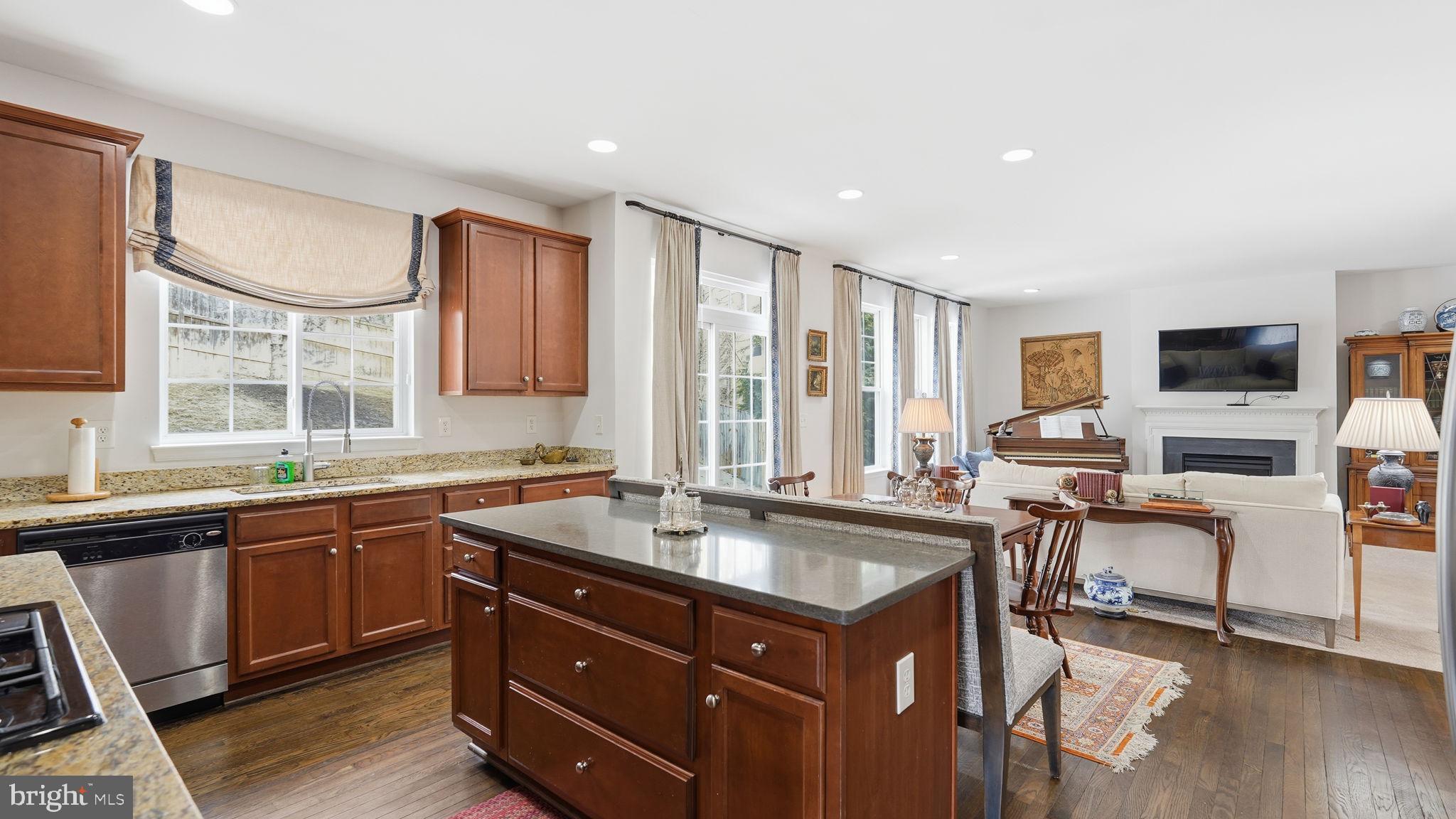 Woodbridge, Virginia, 22192, United States, 4 Bedrooms Bedrooms, ,4 BathroomsBathrooms,Residential,For Sale,2005725