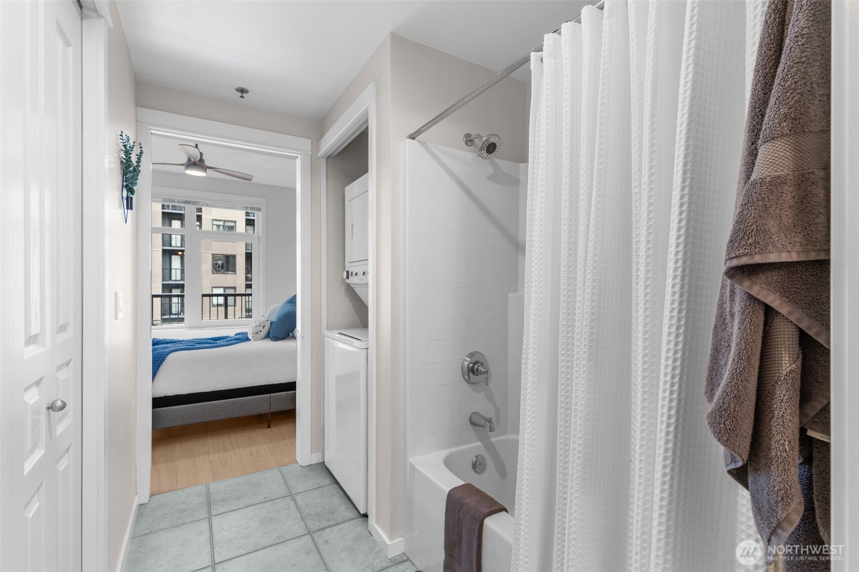 Seattle, Washington, 98121, United States, 1 Bedroom Bedrooms, ,1 BathroomBathrooms,Residential,For Sale,1896299