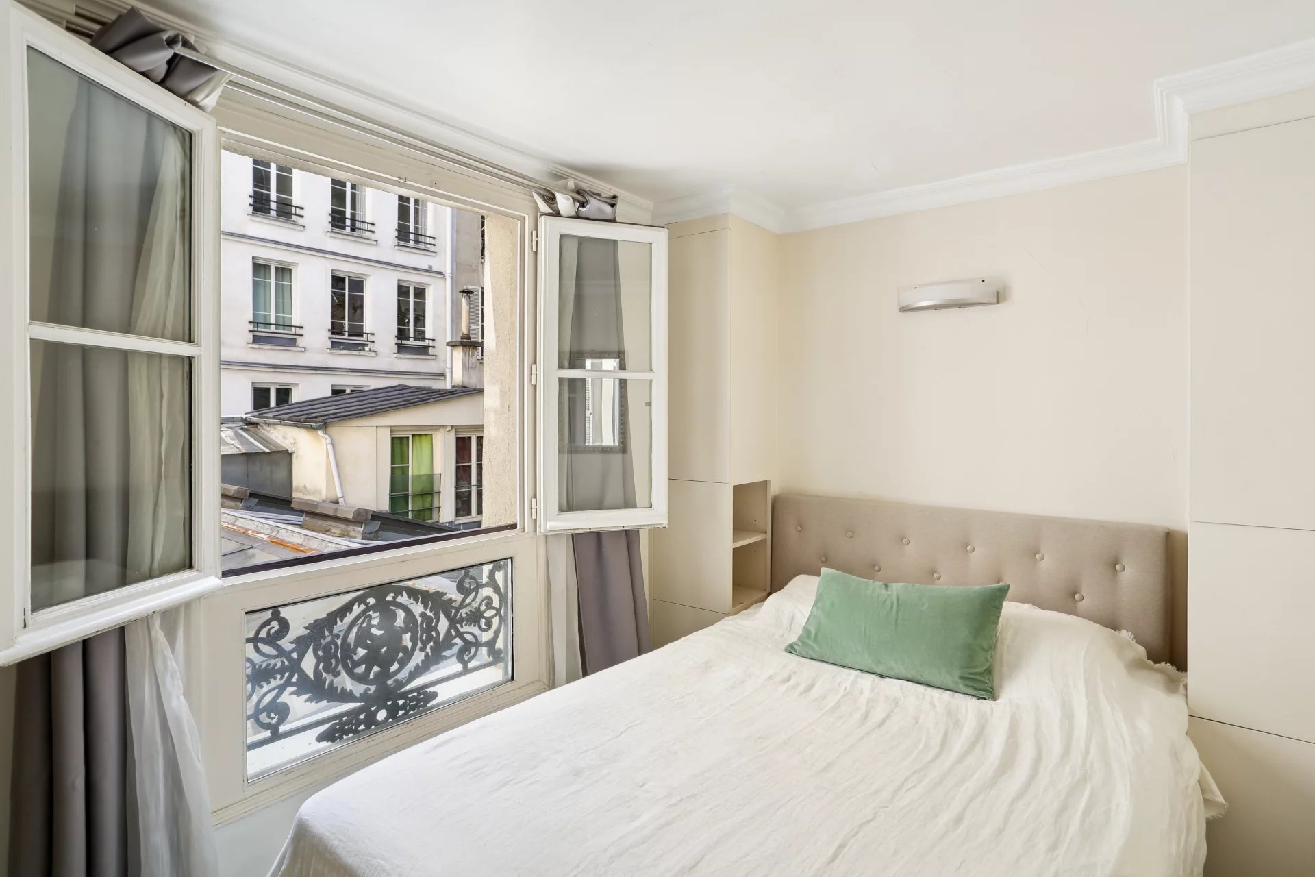 Paris 1st, Île-de-France, 75001, FR, 1 Bedroom Bedrooms, ,2 BathroomsBathrooms,Residential,For Sale,1847162