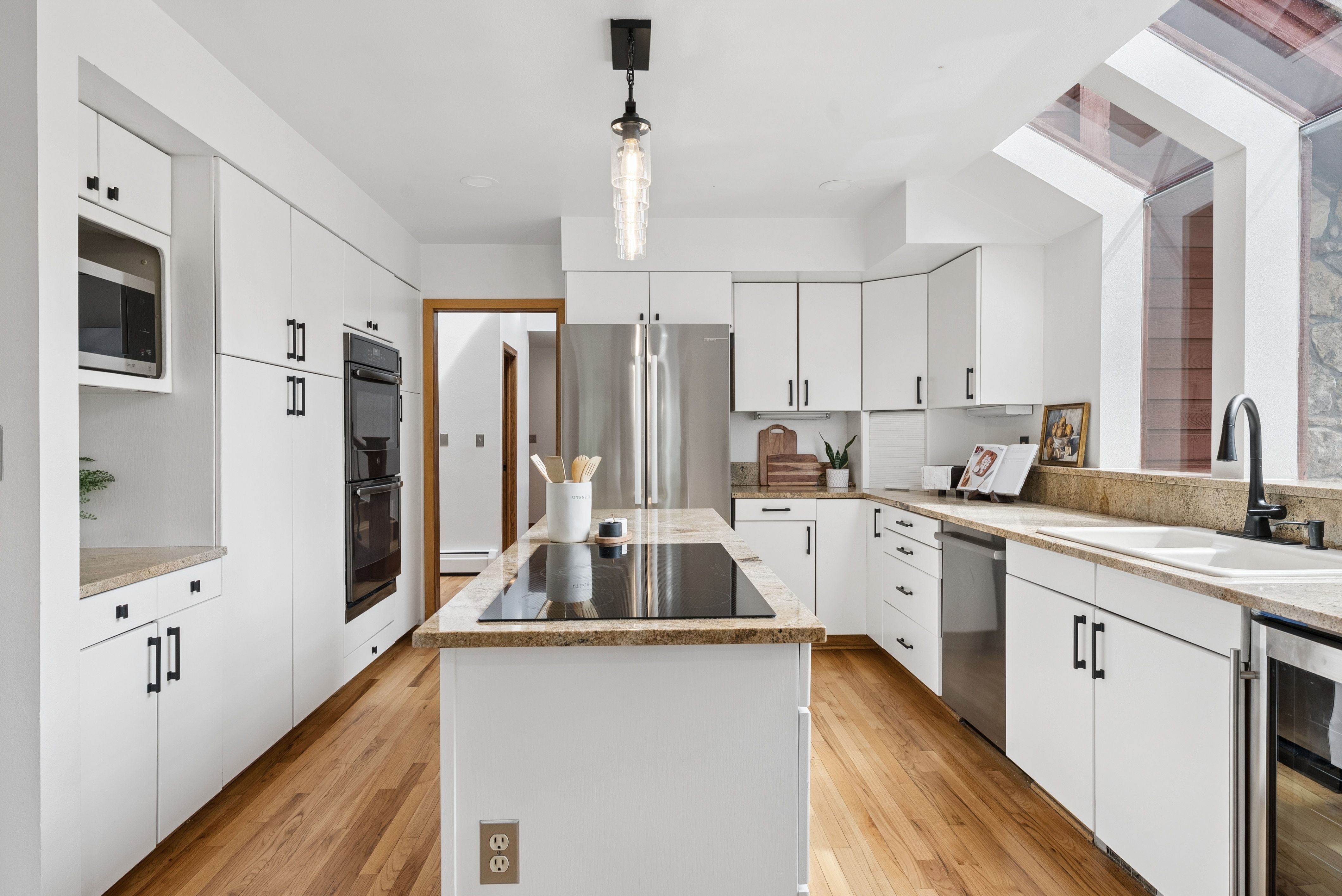  Beautiful Genesee Home With Over 4,500 Finished Sq Ft with Walk Out Basement - 物件實景