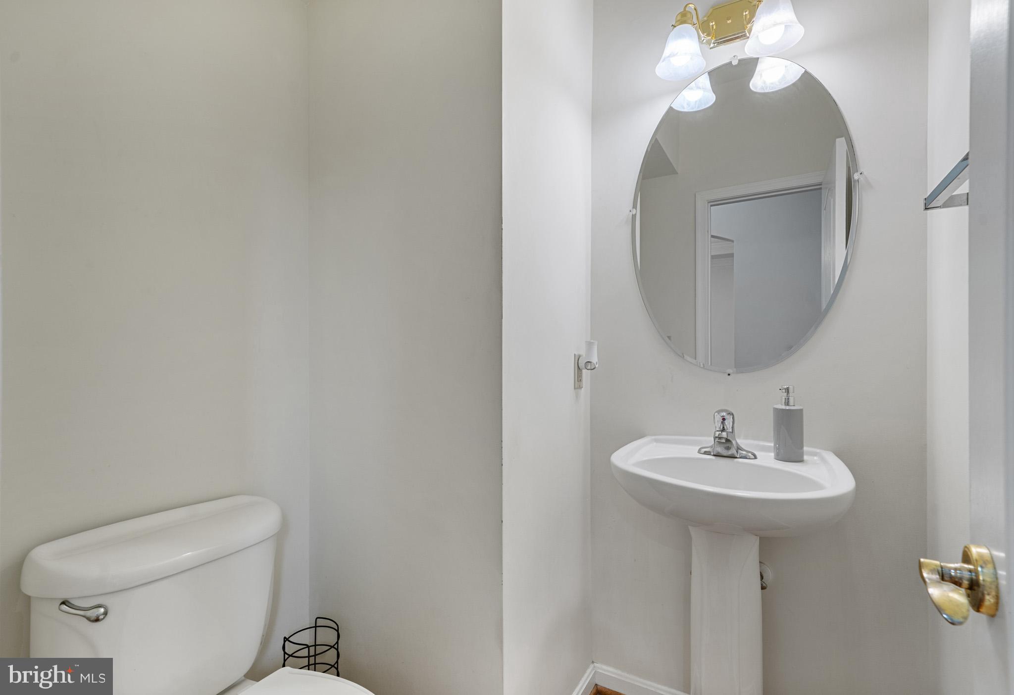 Clinton, Maryland, 20735, United States, 5 Bedrooms Bedrooms, ,4 BathroomsBathrooms,Residential,For Sale,2005620