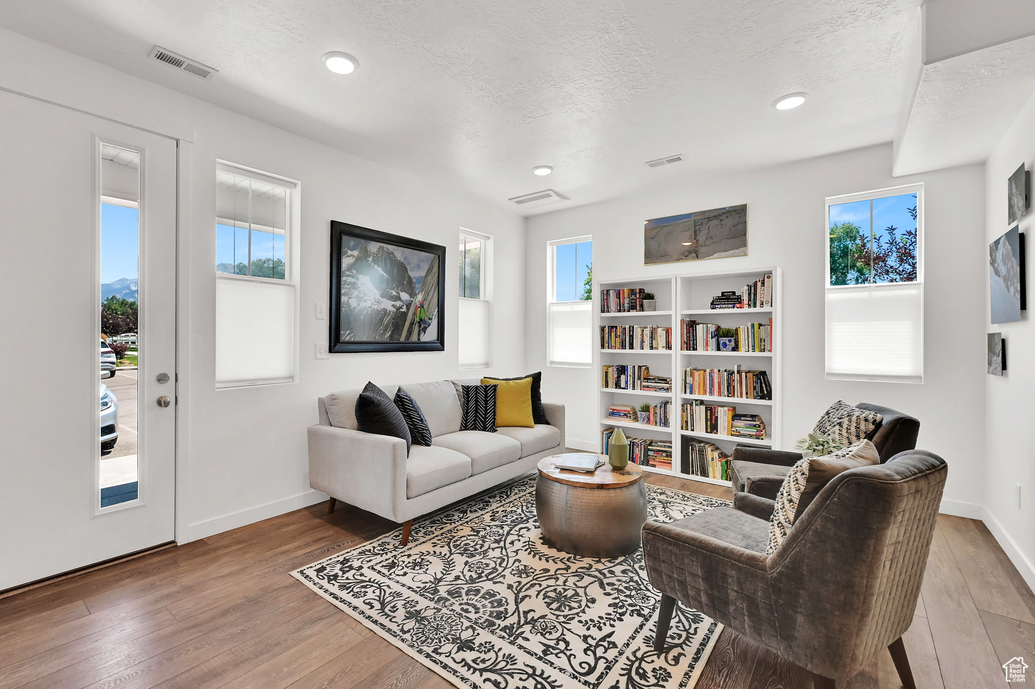 Sandy, Utah, 84070, United States, 3 Bedrooms Bedrooms, ,3 BathroomsBathrooms,Residential,For Sale,1895888