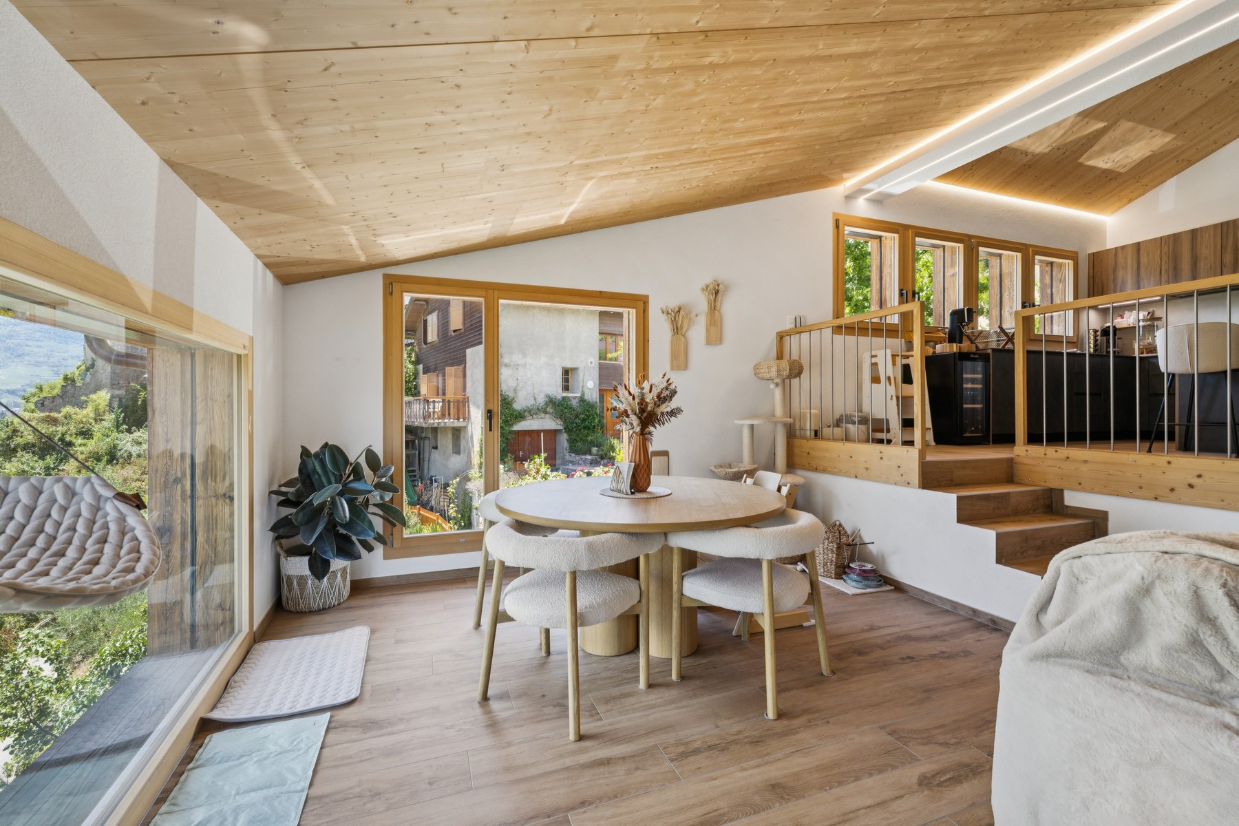  Exceptional triplex apartment in the heart of Saillon