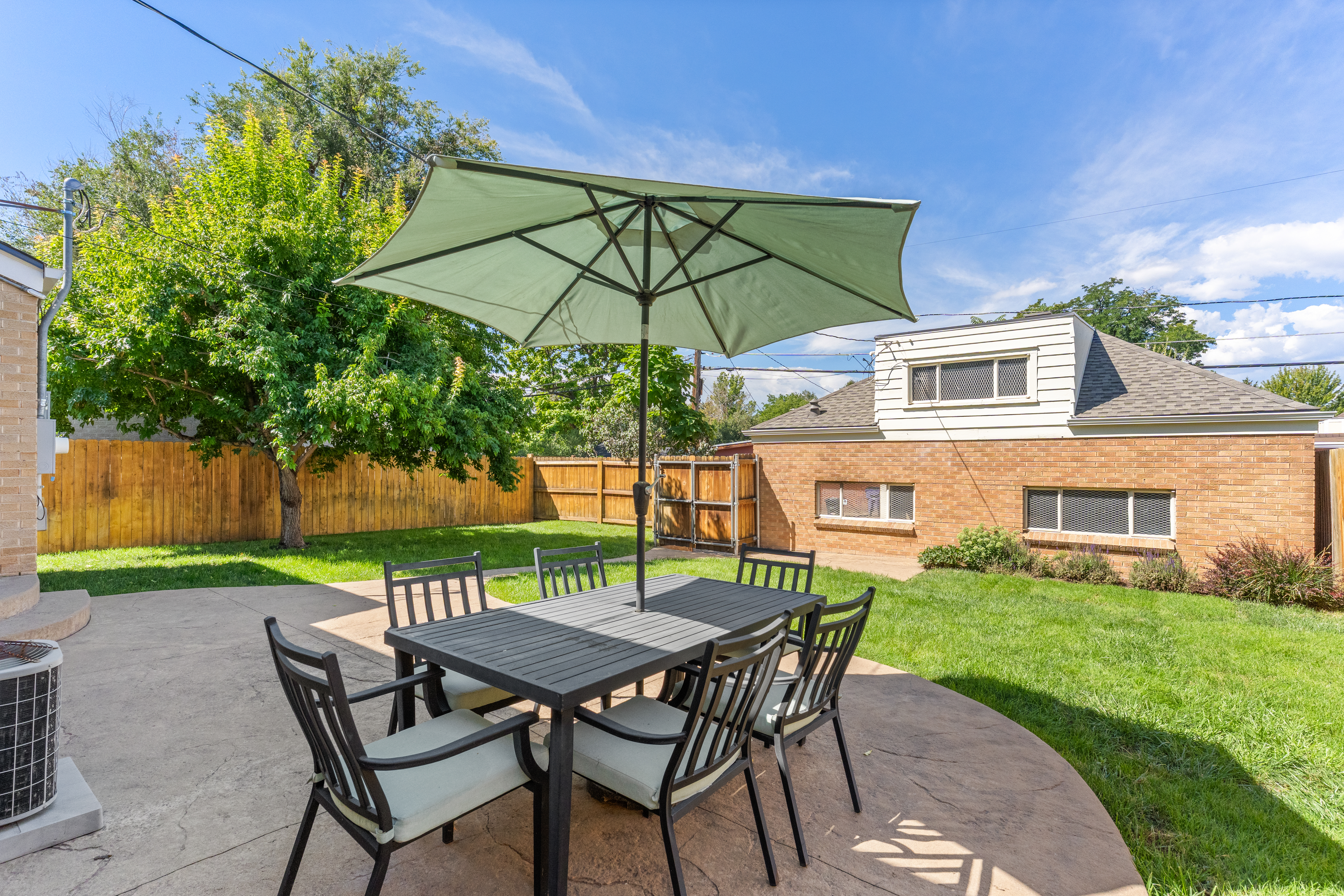  Classic Belcaro Charm Meets Modern, Updated 4-Bedroom, 2-Bath Brick Ranch - 物件實景