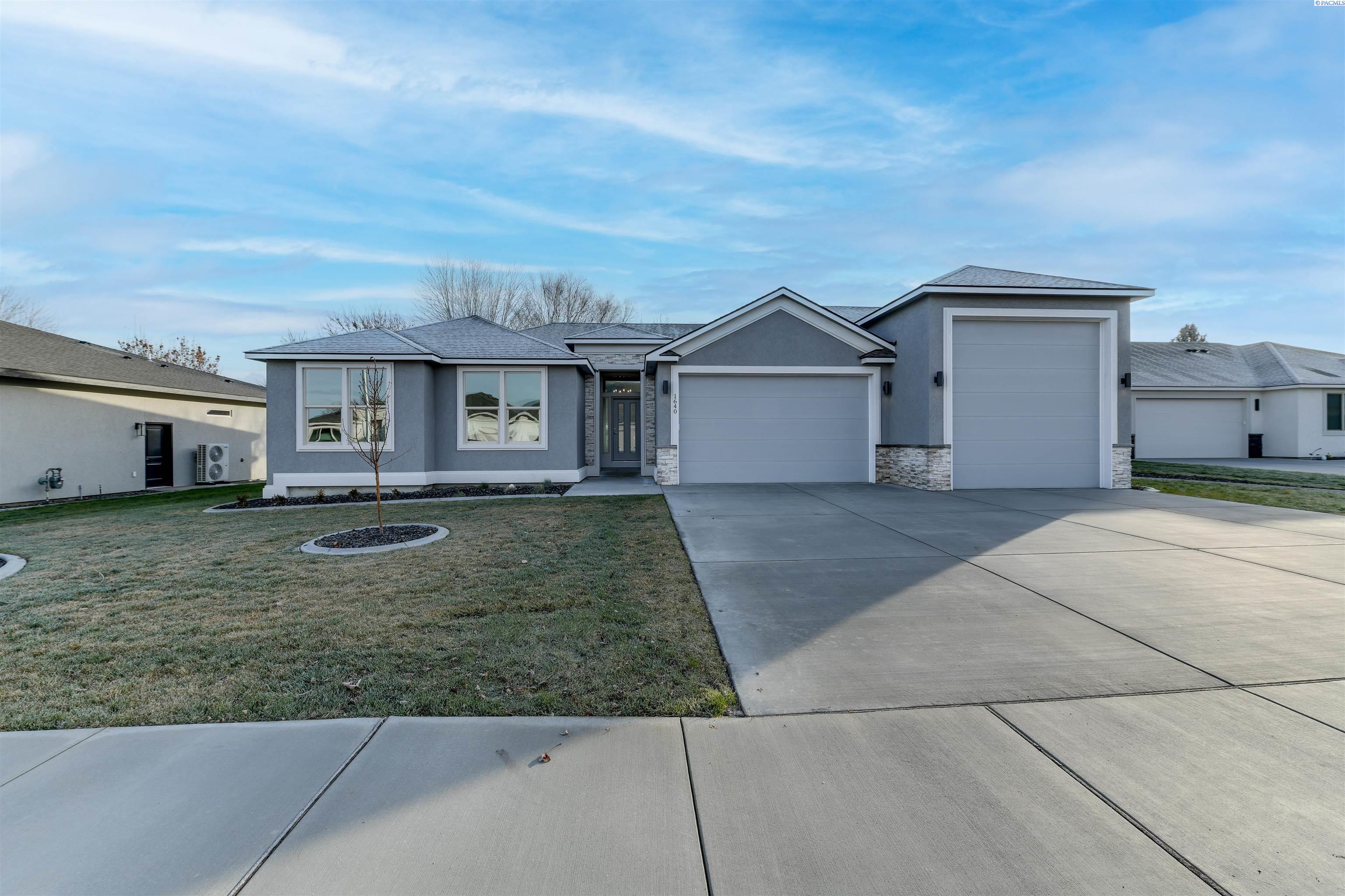 Richland, Washington, 99352, United States, 3 Bedrooms Bedrooms, ,2 BathroomsBathrooms,Residential,For Sale,1898380