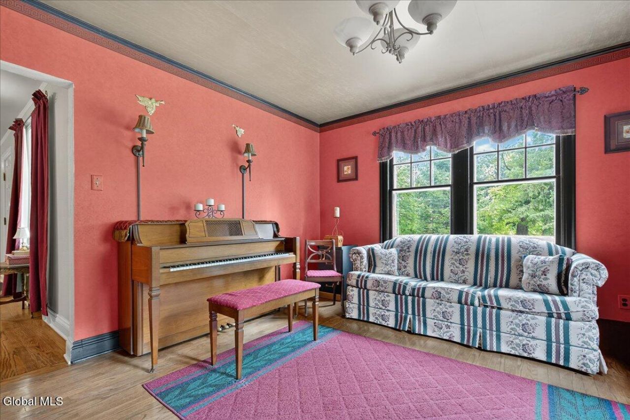 Schenectady, New York, 12309, United States, 5 Bedrooms Bedrooms, ,4 BathroomsBathrooms,Residential,For Sale,1938536
