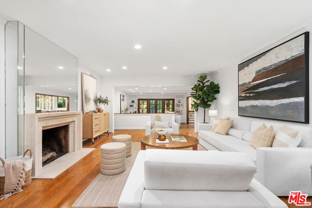 Los Angeles, California, 90049, United States, 3 Bedrooms Bedrooms, ,3 BathroomsBathrooms,Residential,For Sale,1989450