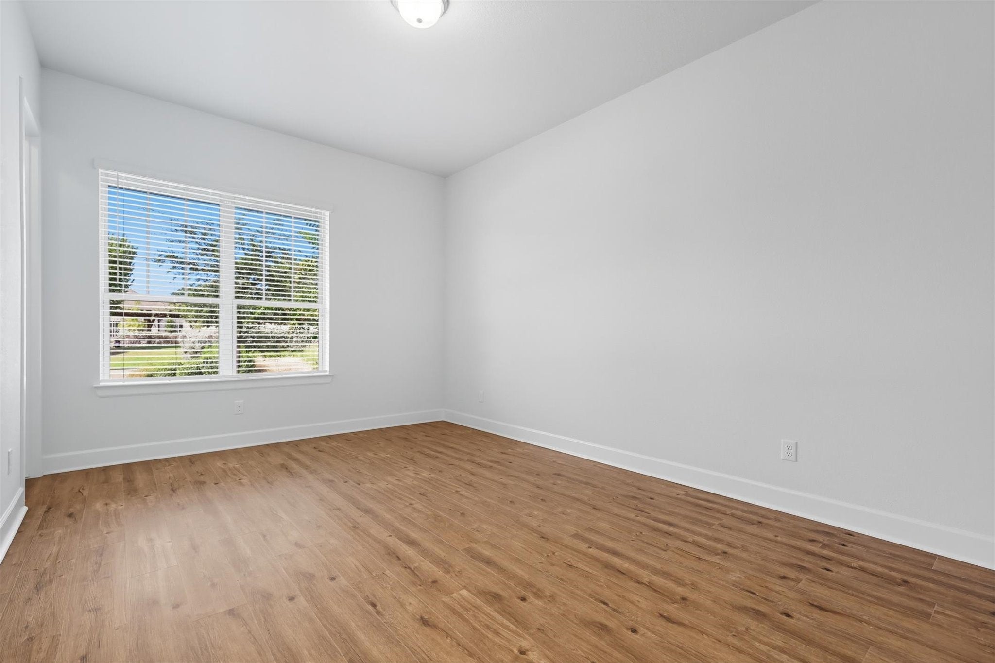 Arlington, Texas, 76005, United States, 2 Bedrooms Bedrooms, ,2 BathroomsBathrooms,Residential,For Sale,1981286