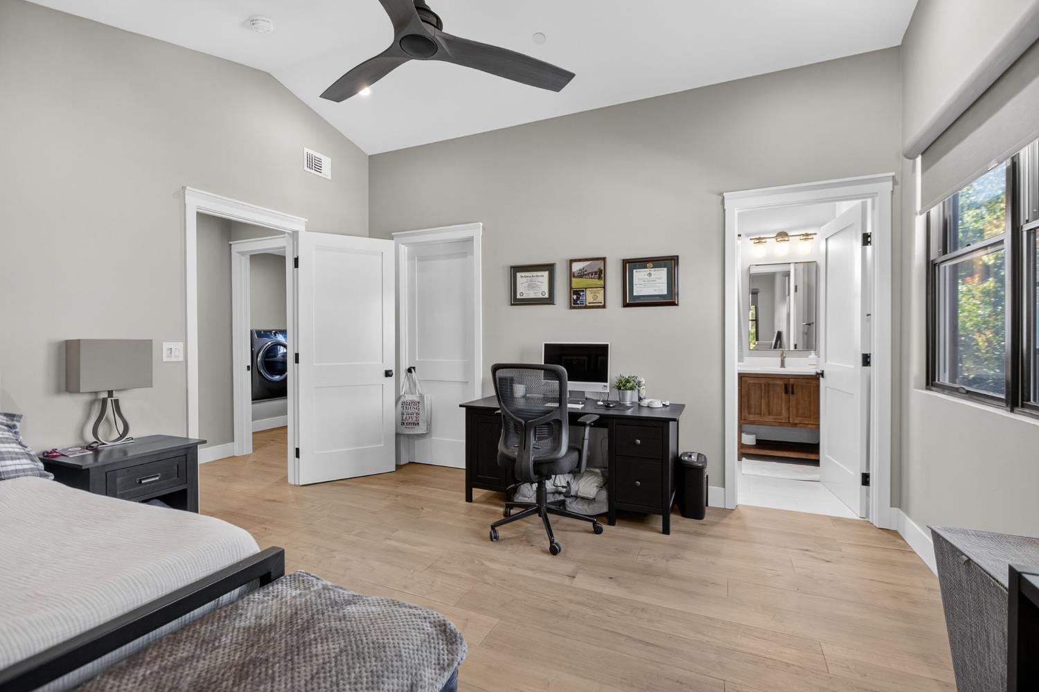 Sacramento, California, 95816, United States, 3 Bedrooms Bedrooms, ,5 BathroomsBathrooms,Residential,For Sale,1978117