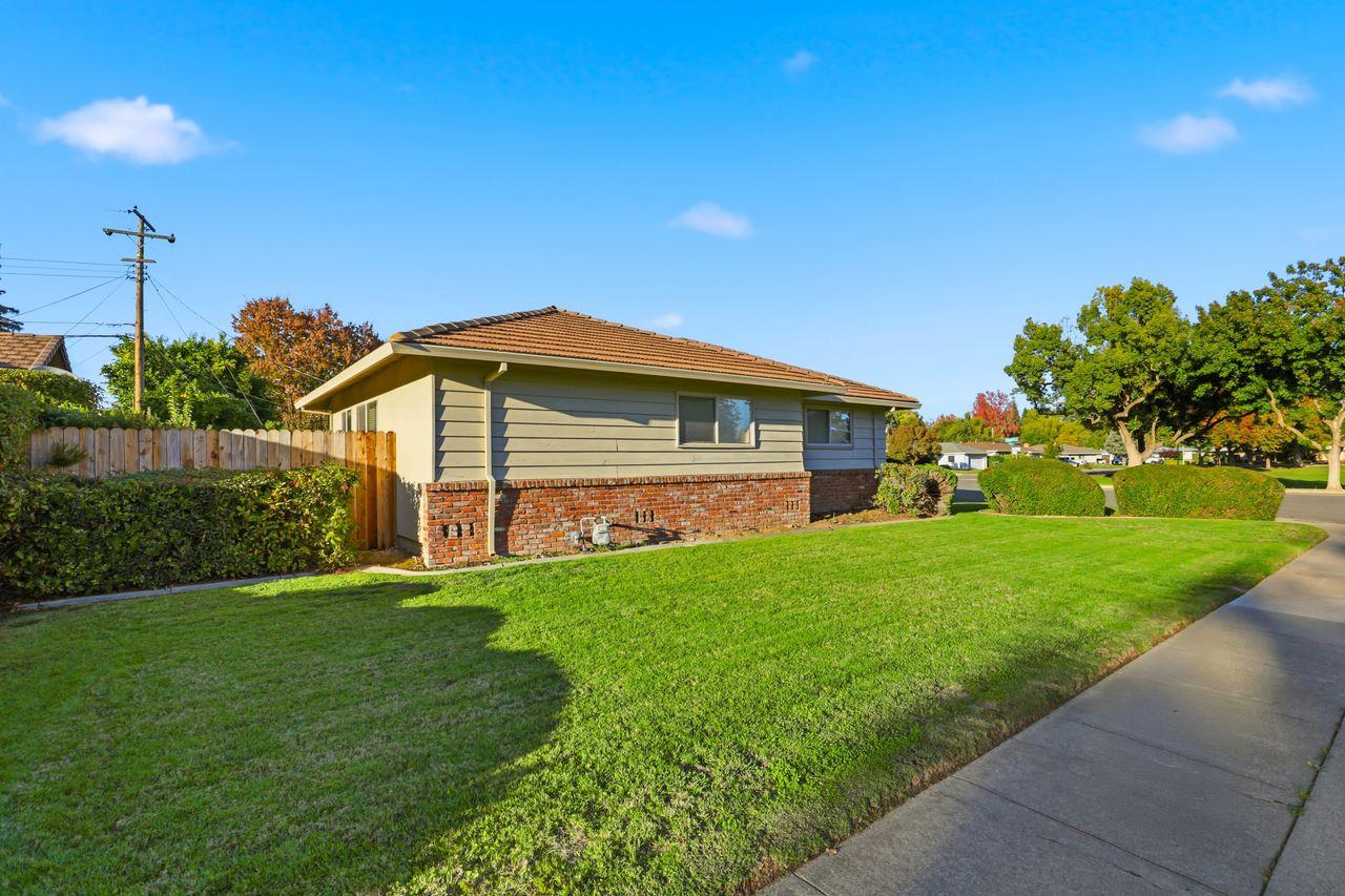 Sacramento, California, 95822, United States, 3 Bedrooms Bedrooms, ,2 BathroomsBathrooms,Residential,For Sale,1989013