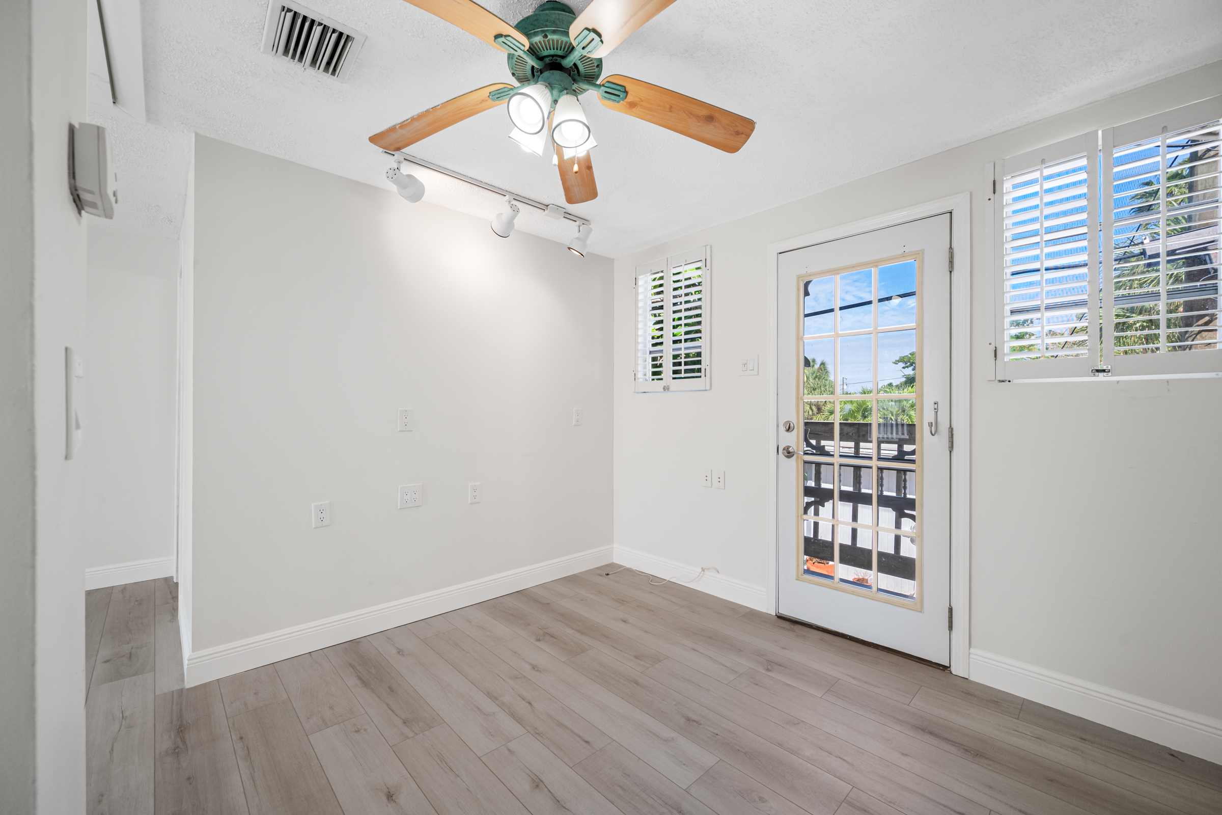 Treasure Island, Florida, 33706, United States, 3 Bedrooms Bedrooms, ,2 BathroomsBathrooms,Residential,For Sale,1983263