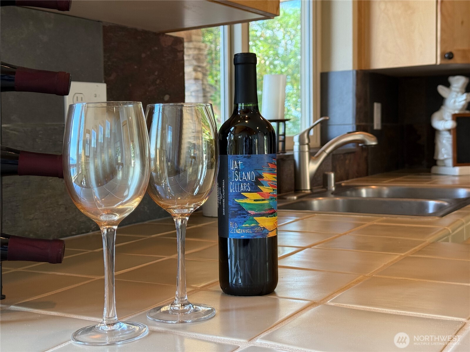 Everett, Washington, 98206, United States, 2 Bedrooms Bedrooms, ,1 BathroomBathrooms,Residential,For Sale,1982450