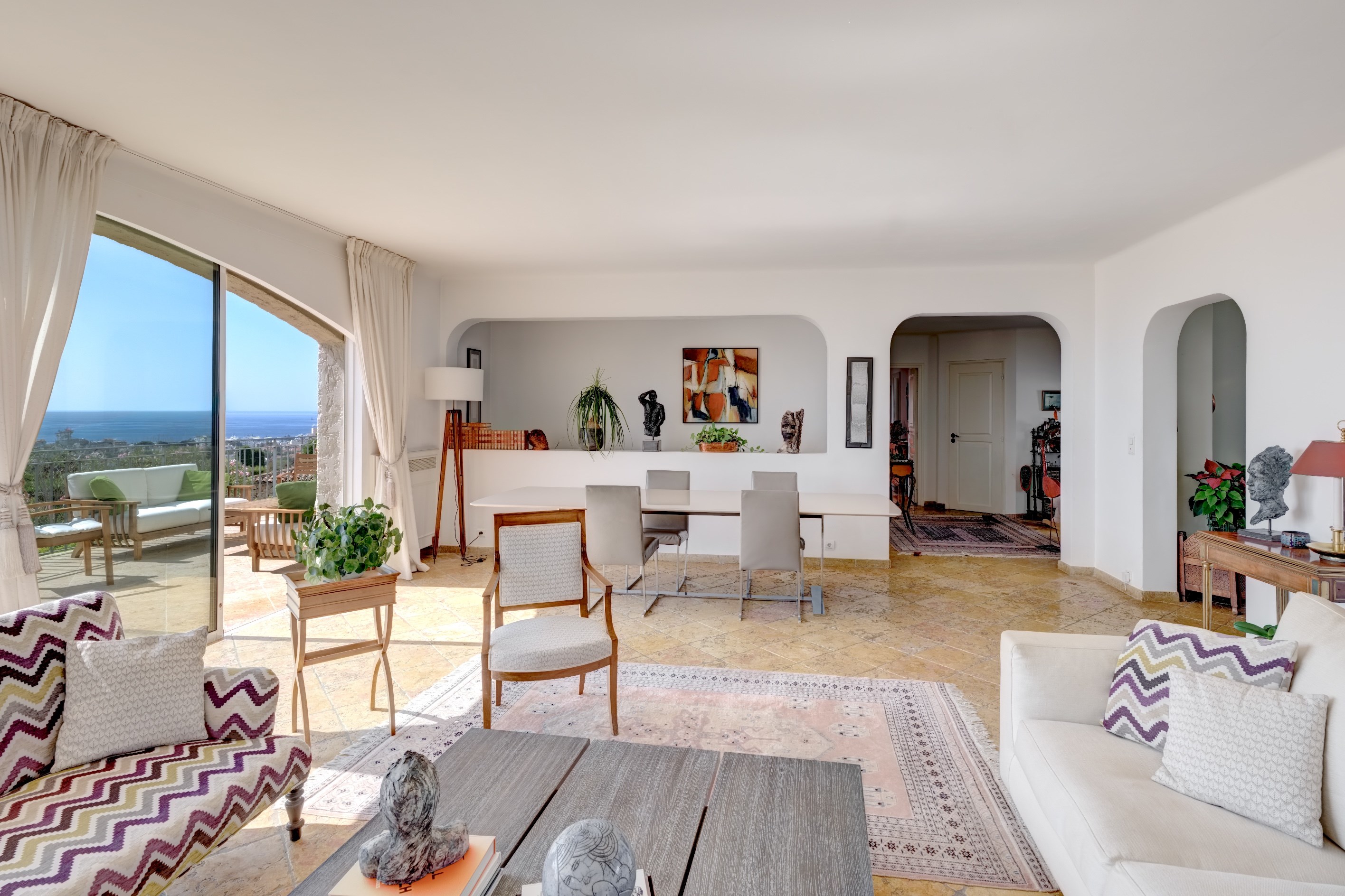  Golfe Juan, contemporary Provençal villa with pool and panoramic sea views - 物件實景